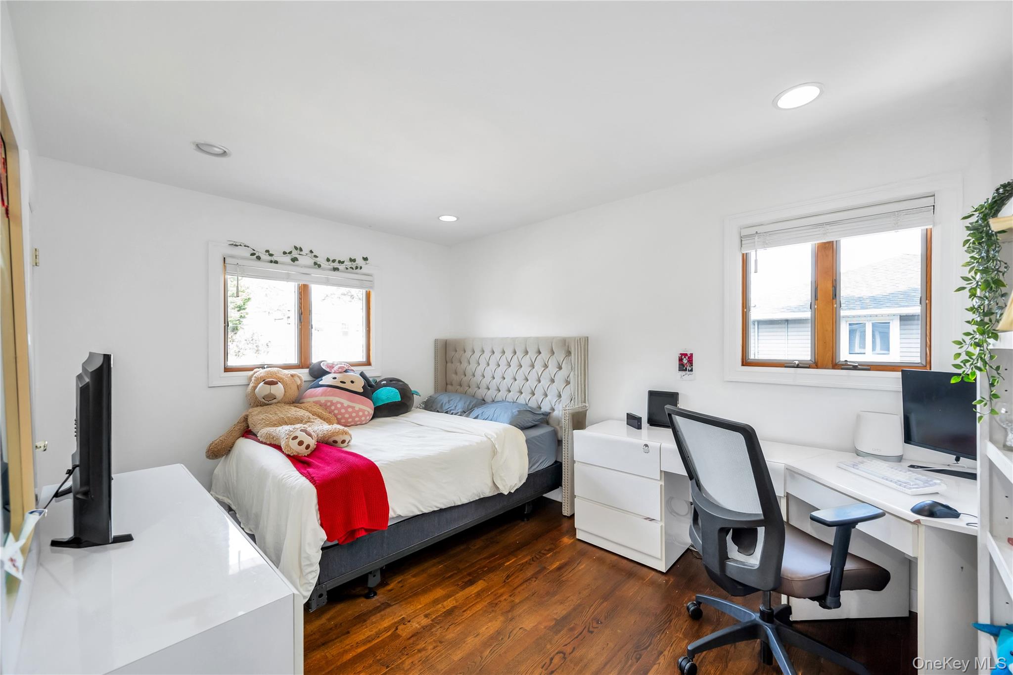 15 Fairway Drive, Old Bethpage, NY 11804