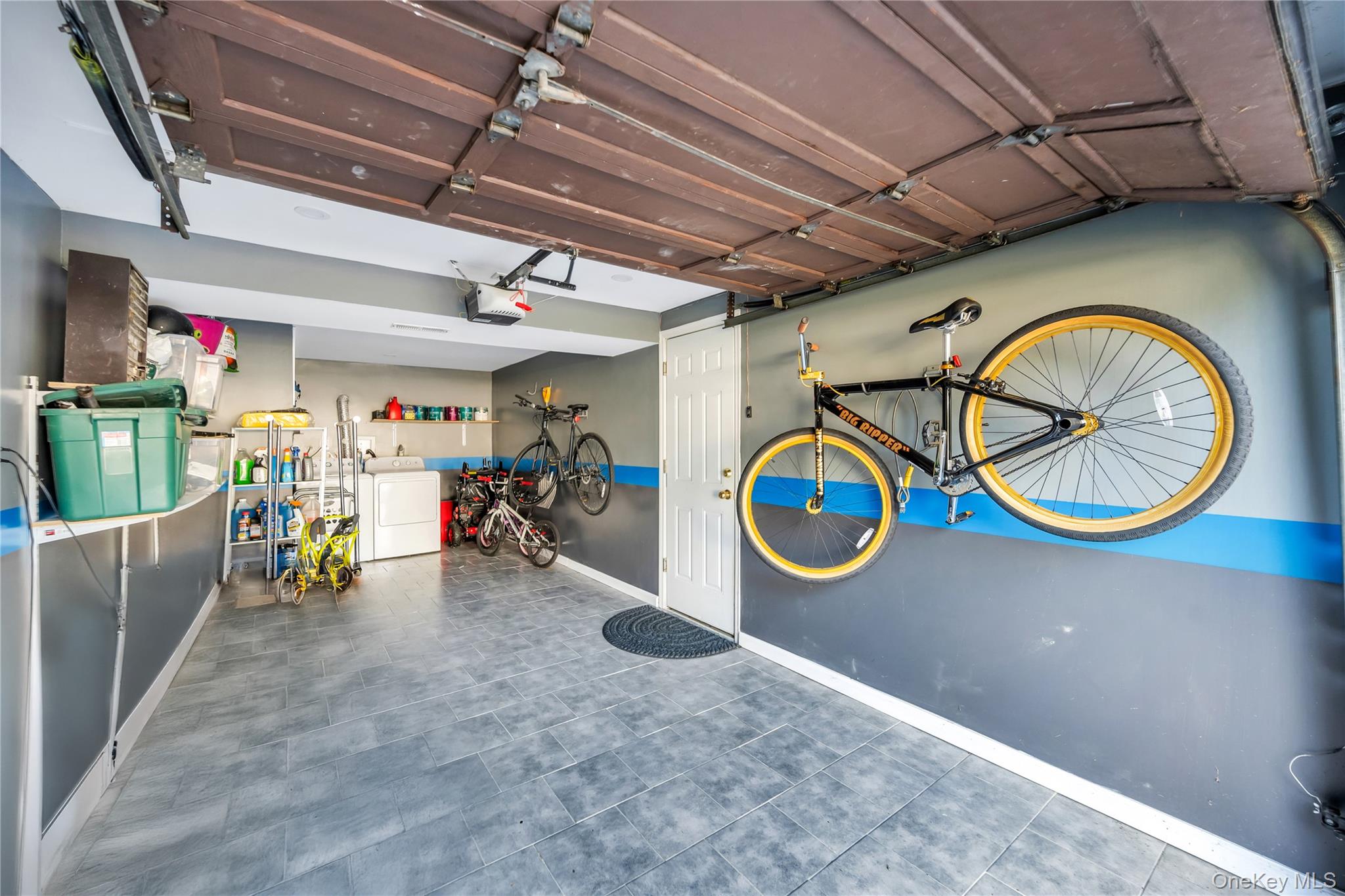 15 Fairway Drive, Old Bethpage, NY 11804