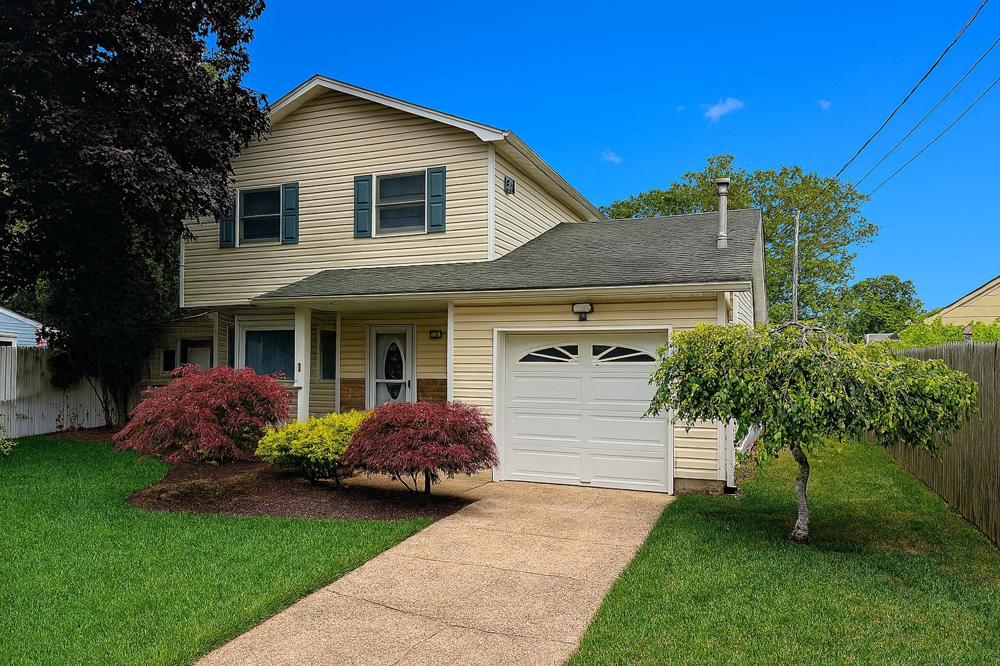 41 Broadway, Shirley, NY 11967