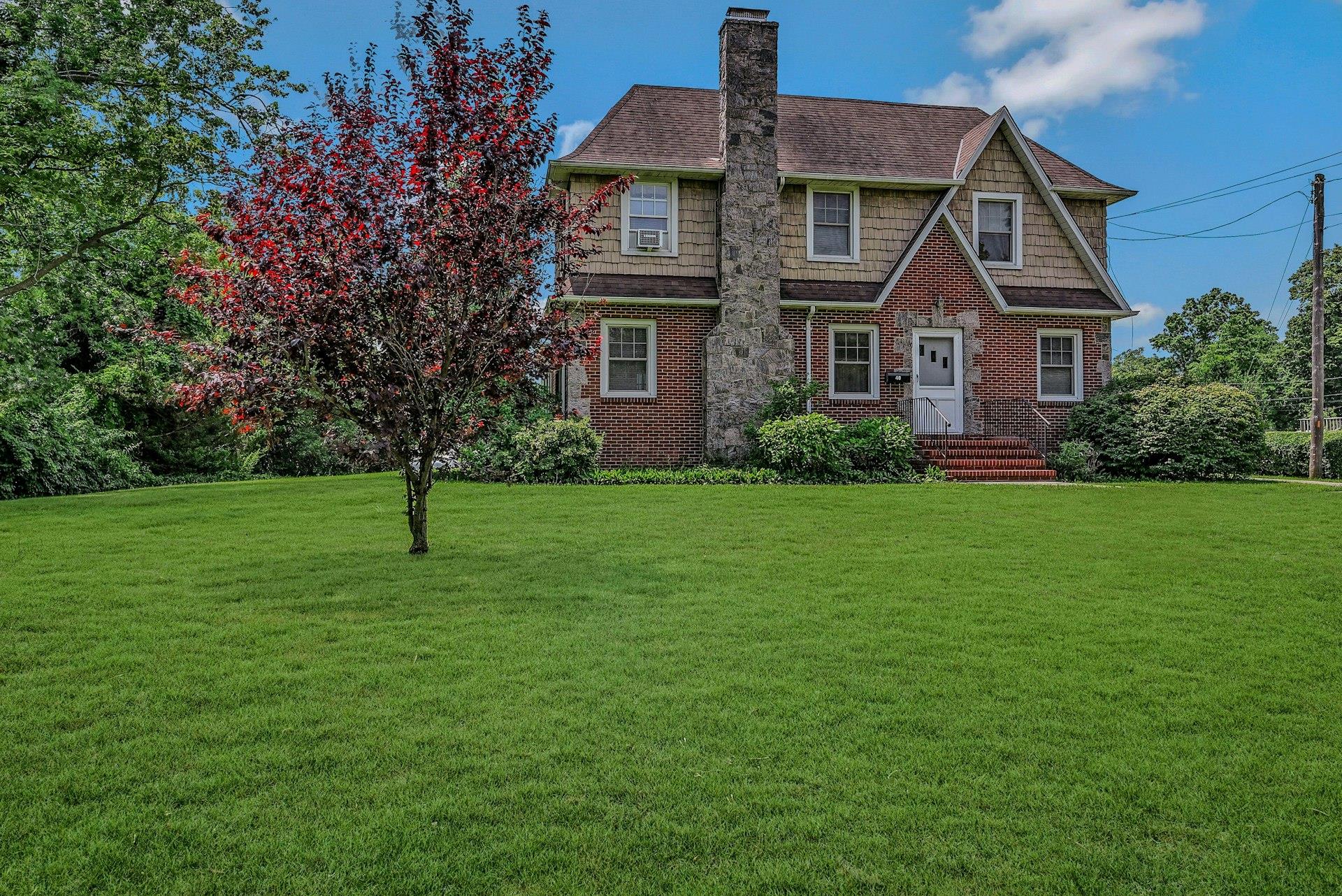 40 Maple Avenue, Bay Shore, NY 11706