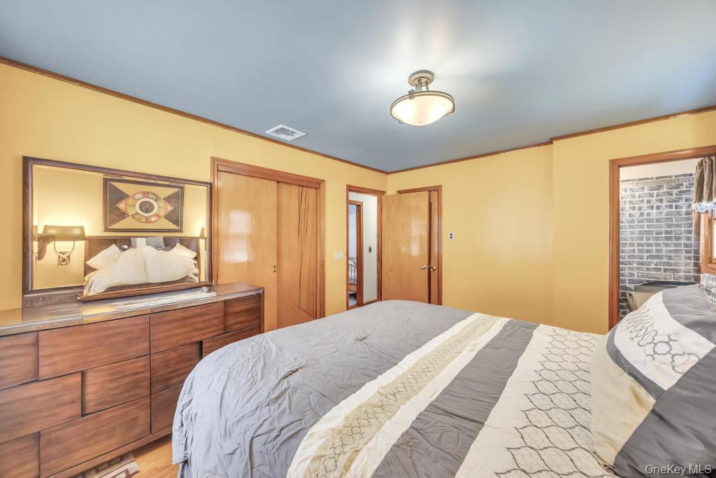 9 Waverly Place, Valley Stream, NY 11580