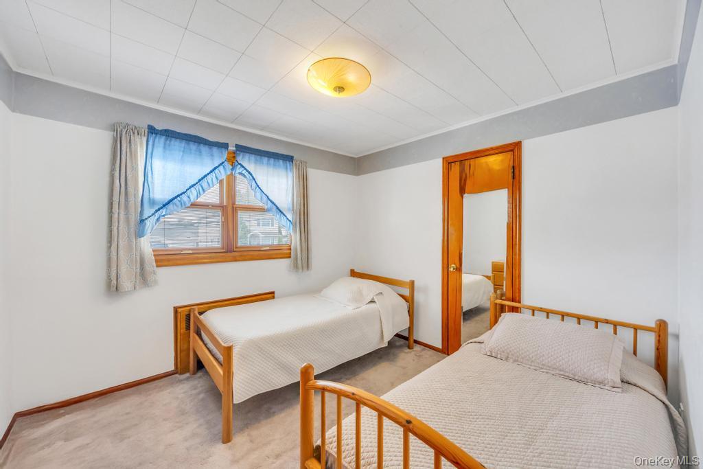 9 Waverly Place, Valley Stream, NY 11580