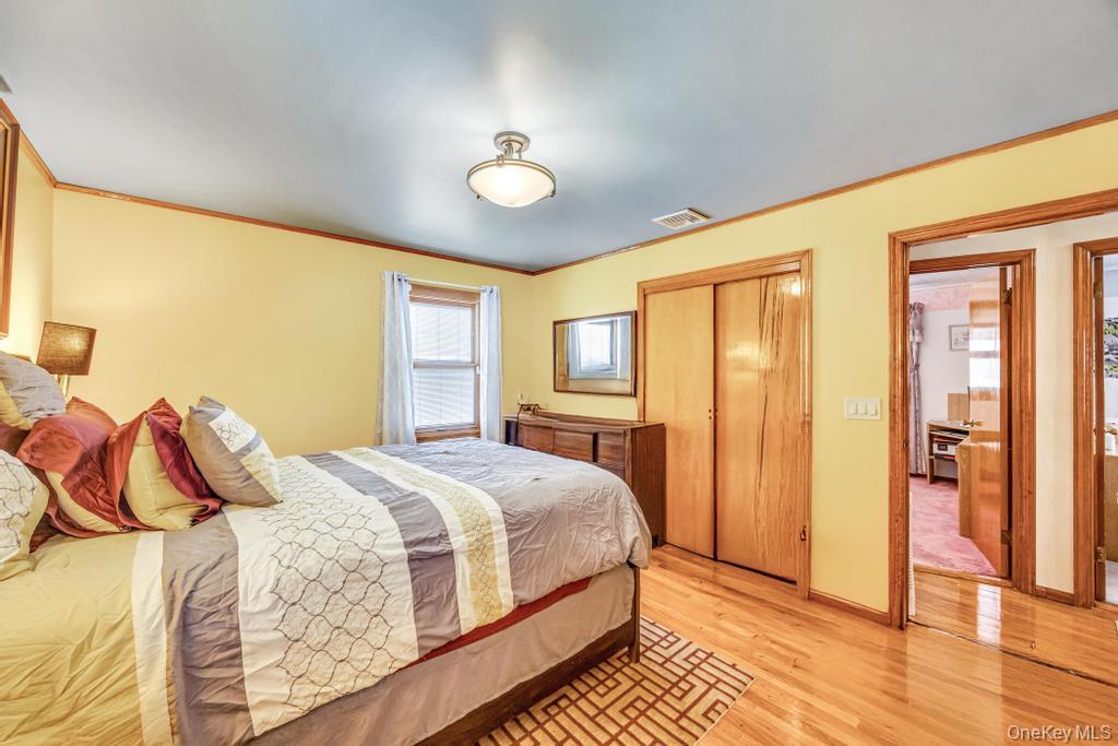 9 Waverly Place, Valley Stream, NY 11580