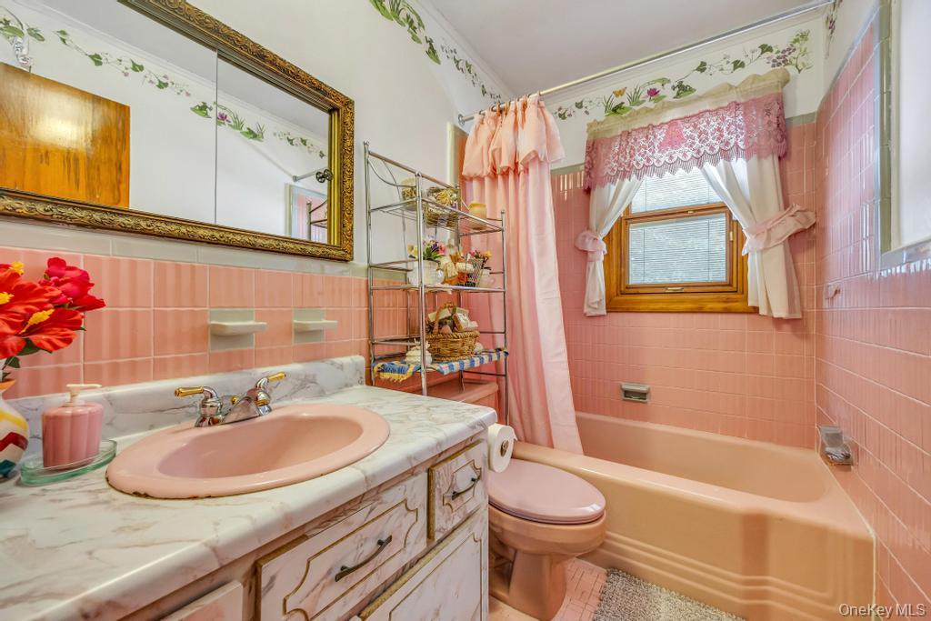 9 Waverly Place, Valley Stream, NY 11580