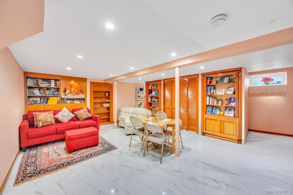 9 Waverly Place, Valley Stream, NY 11580