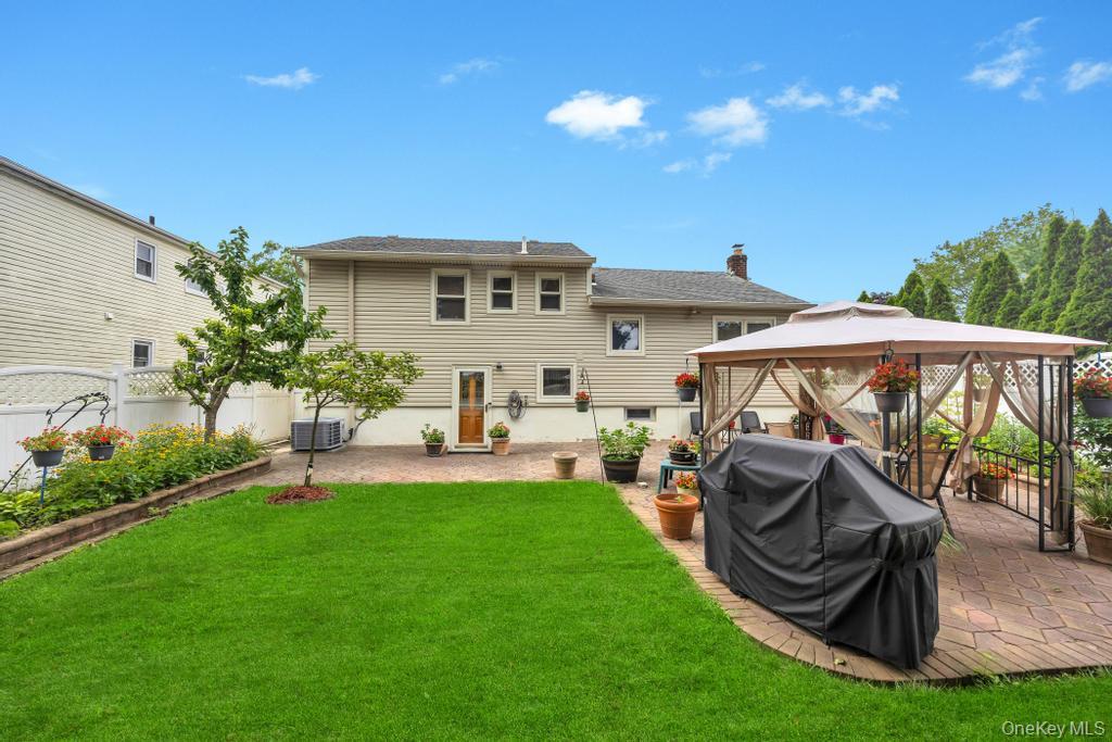 9 Waverly Place, Valley Stream, NY 11580