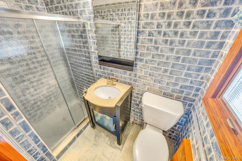 9 Waverly Place, Valley Stream, NY 11580