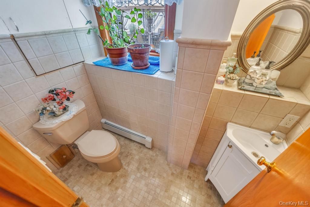 9 Waverly Place, Valley Stream, NY 11580