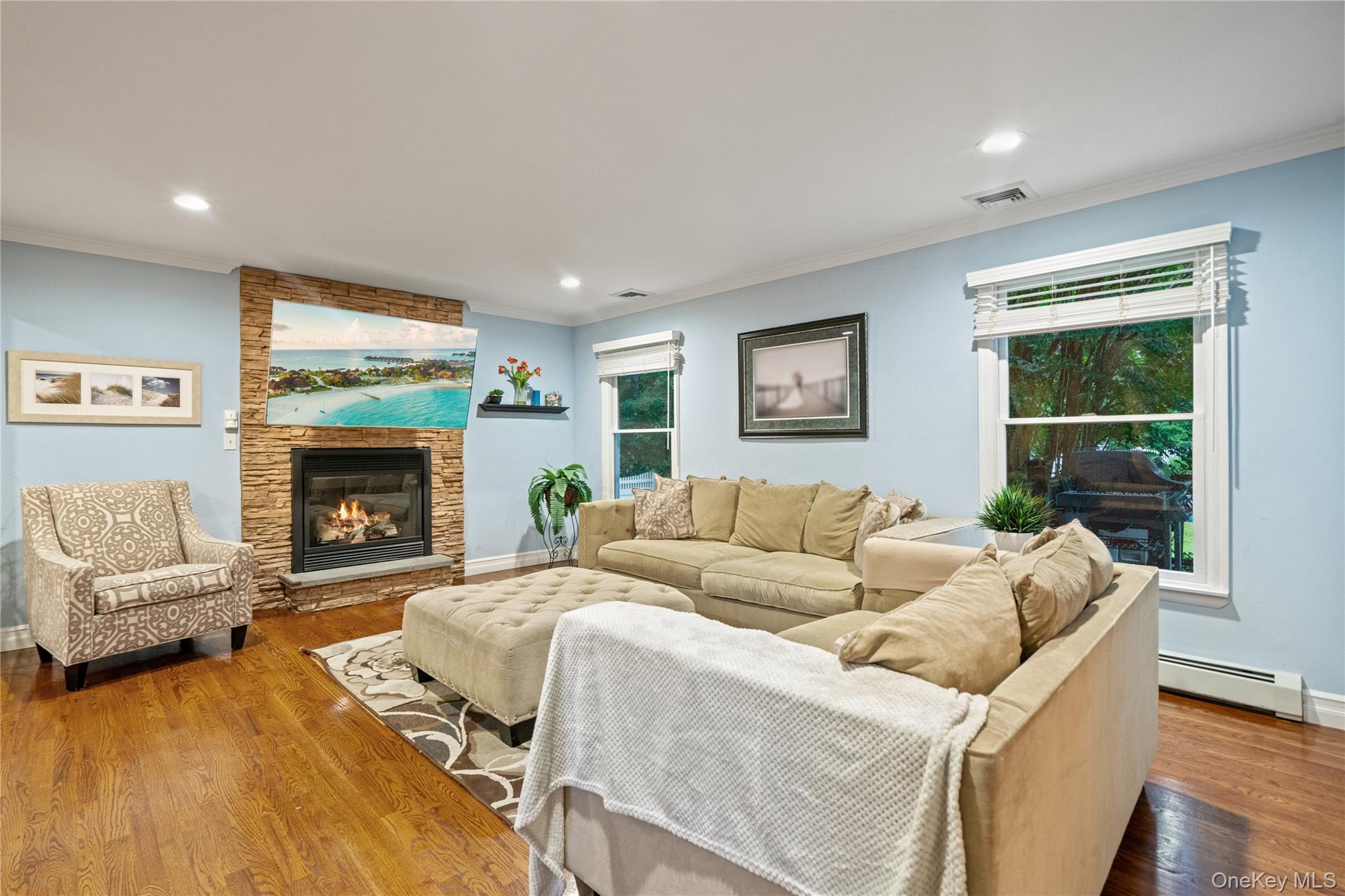 15 Victoria Court, Oakdale, NY 11769