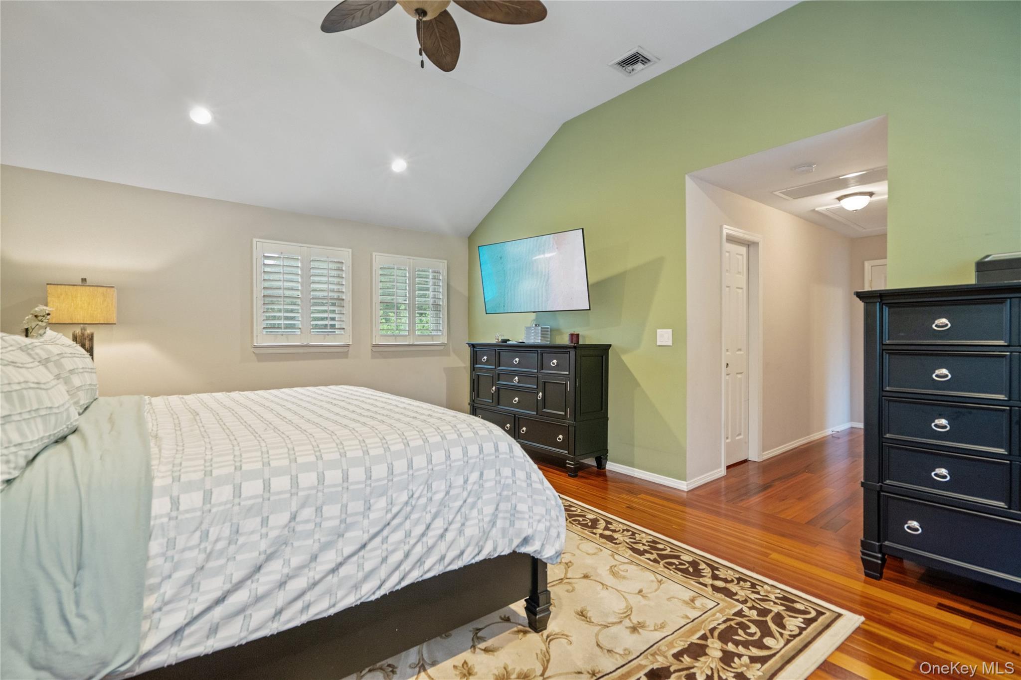 15 Victoria Court, Oakdale, NY 11769