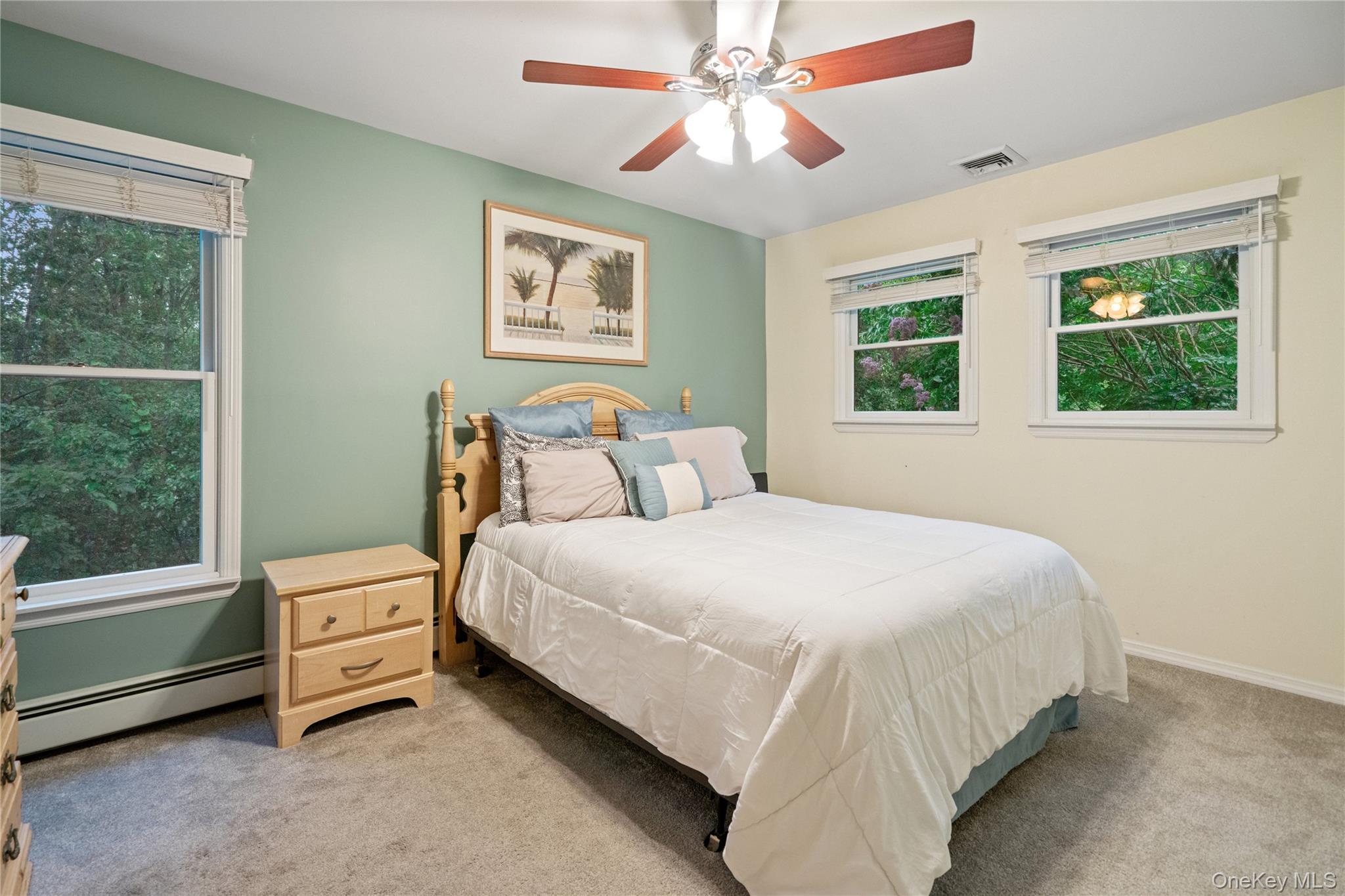 15 Victoria Court, Oakdale, NY 11769