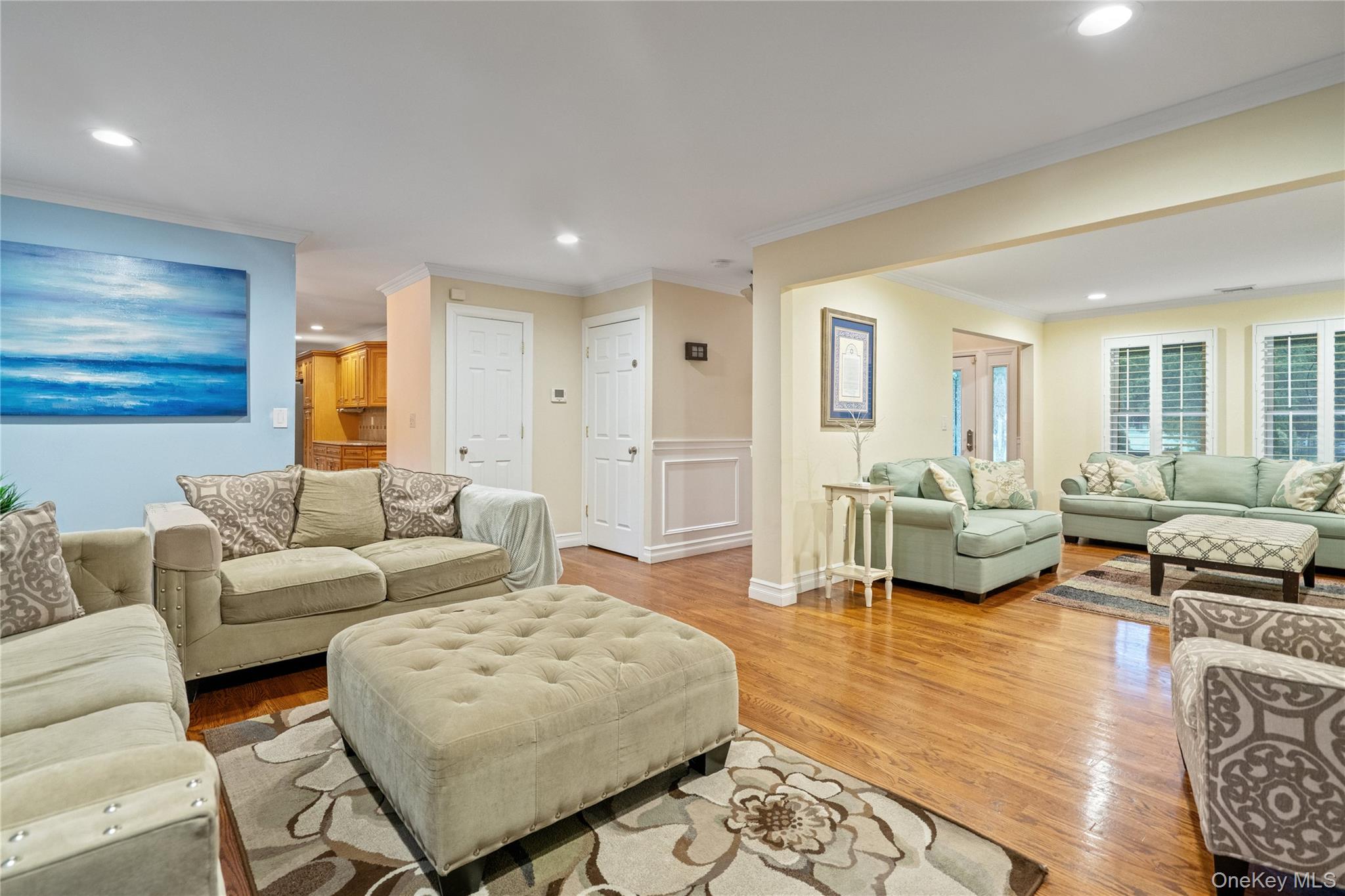 15 Victoria Court, Oakdale, NY 11769