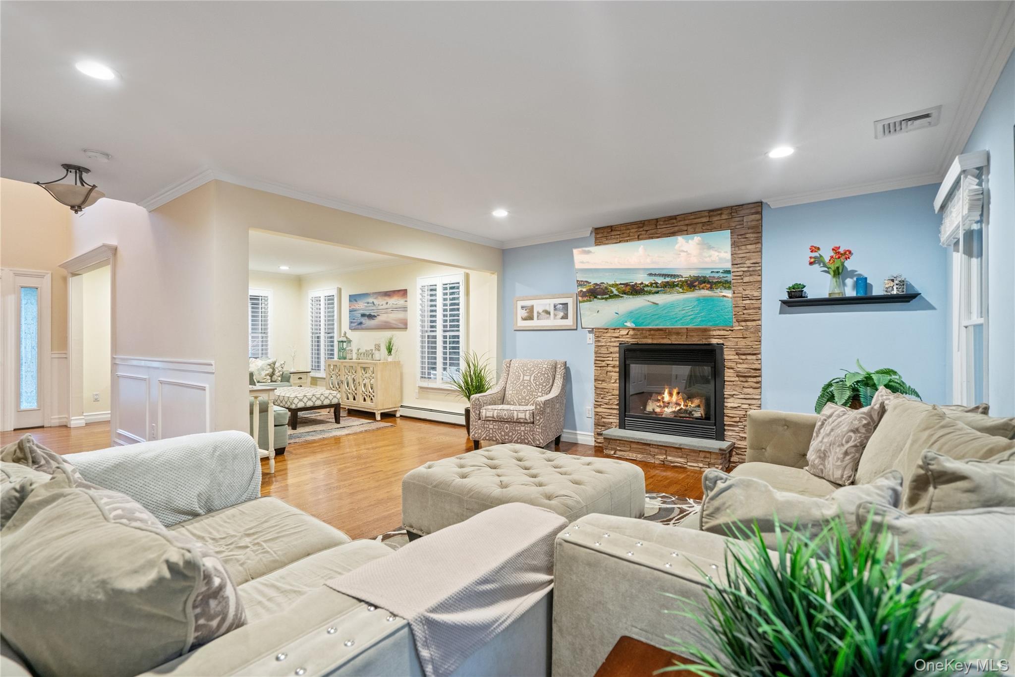 15 Victoria Court, Oakdale, NY 11769