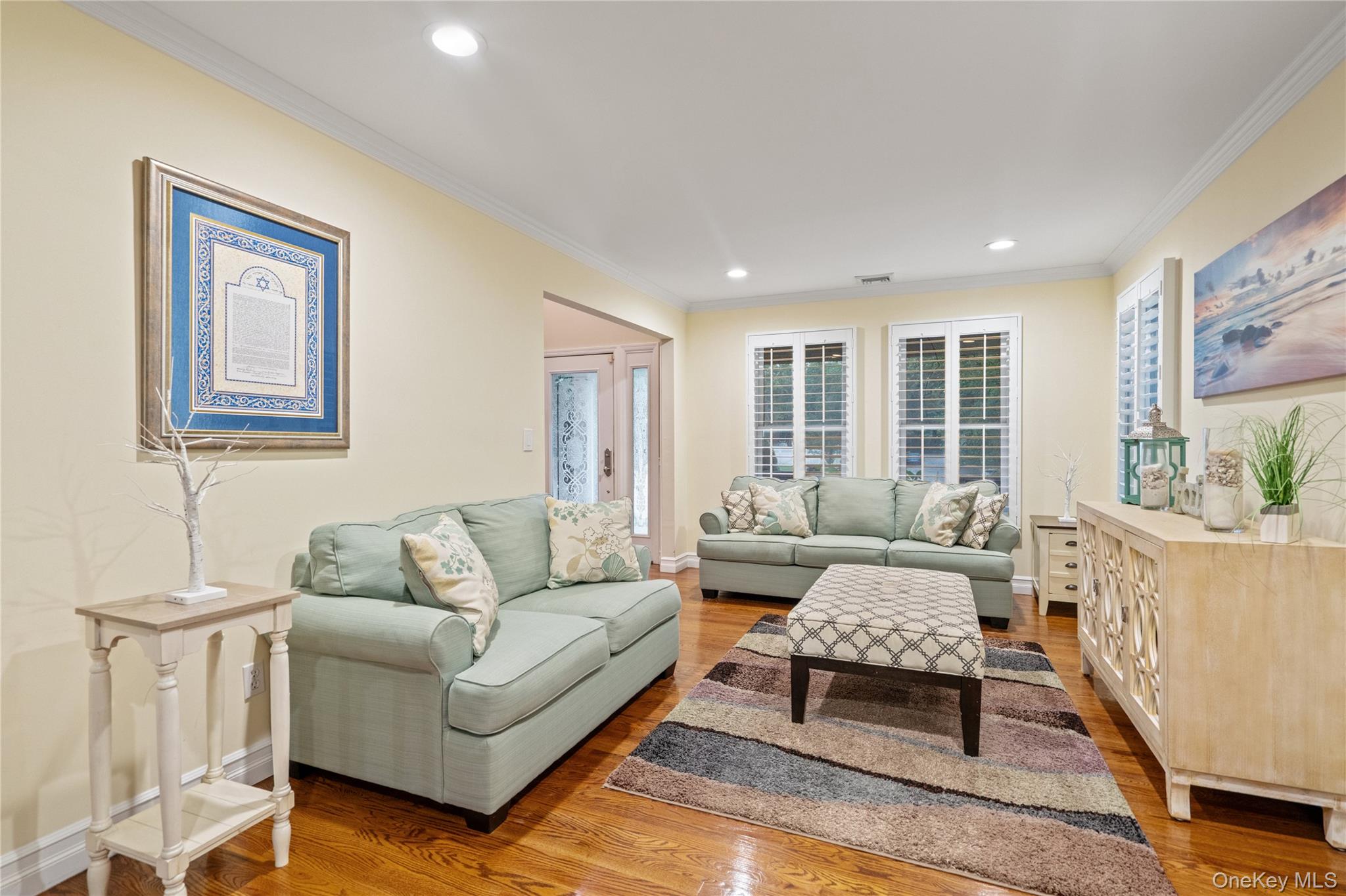 15 Victoria Court, Oakdale, NY 11769