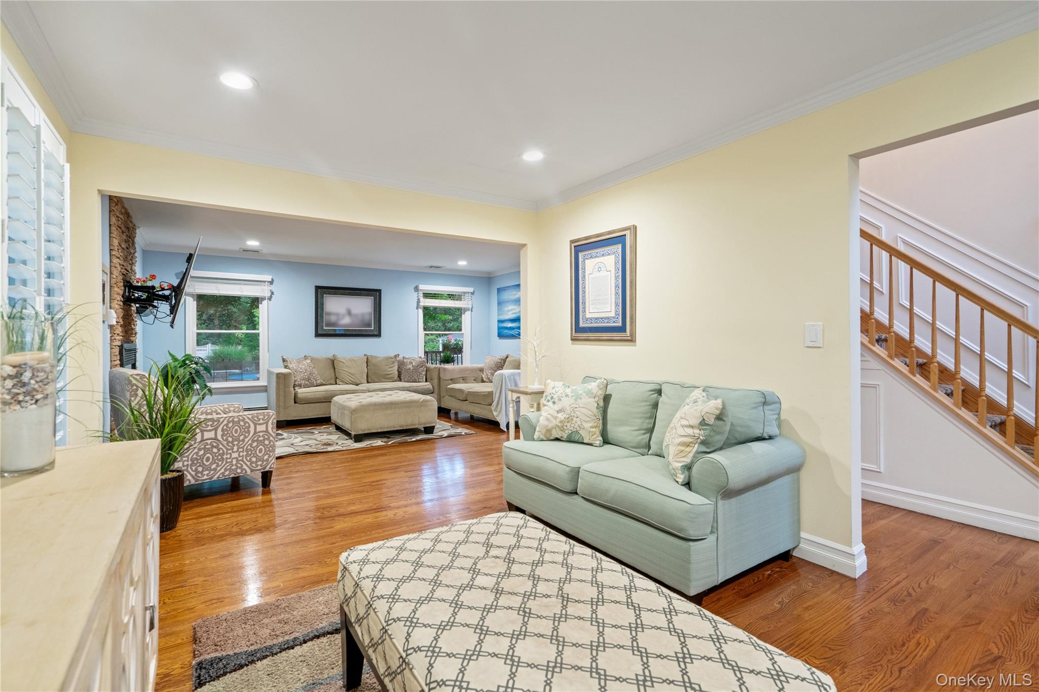 15 Victoria Court, Oakdale, NY 11769