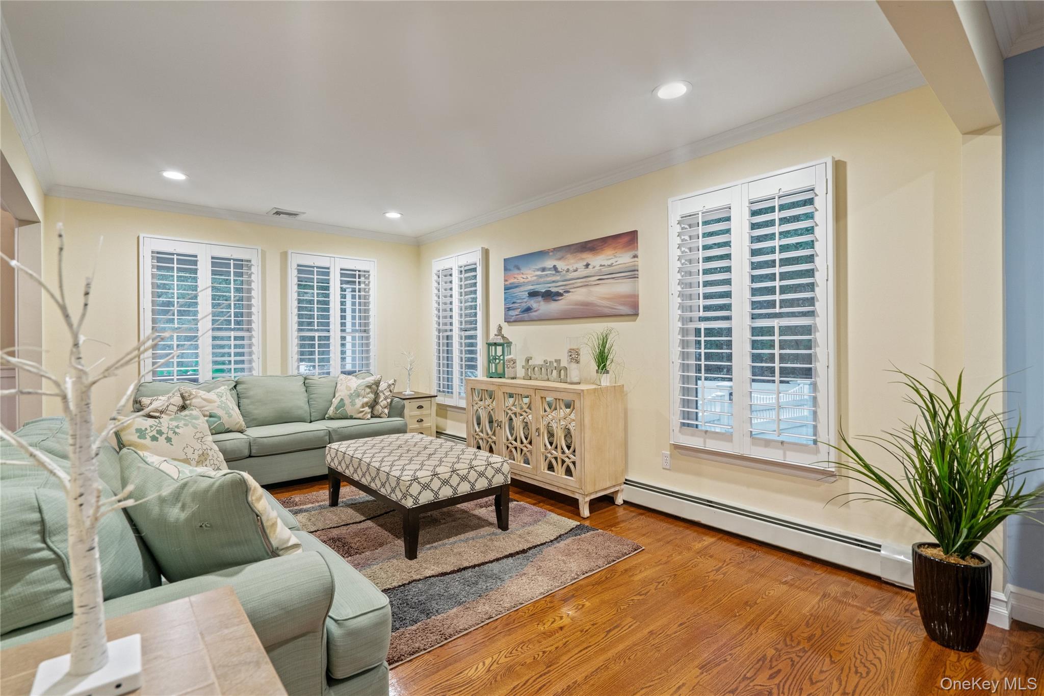 15 Victoria Court, Oakdale, NY 11769