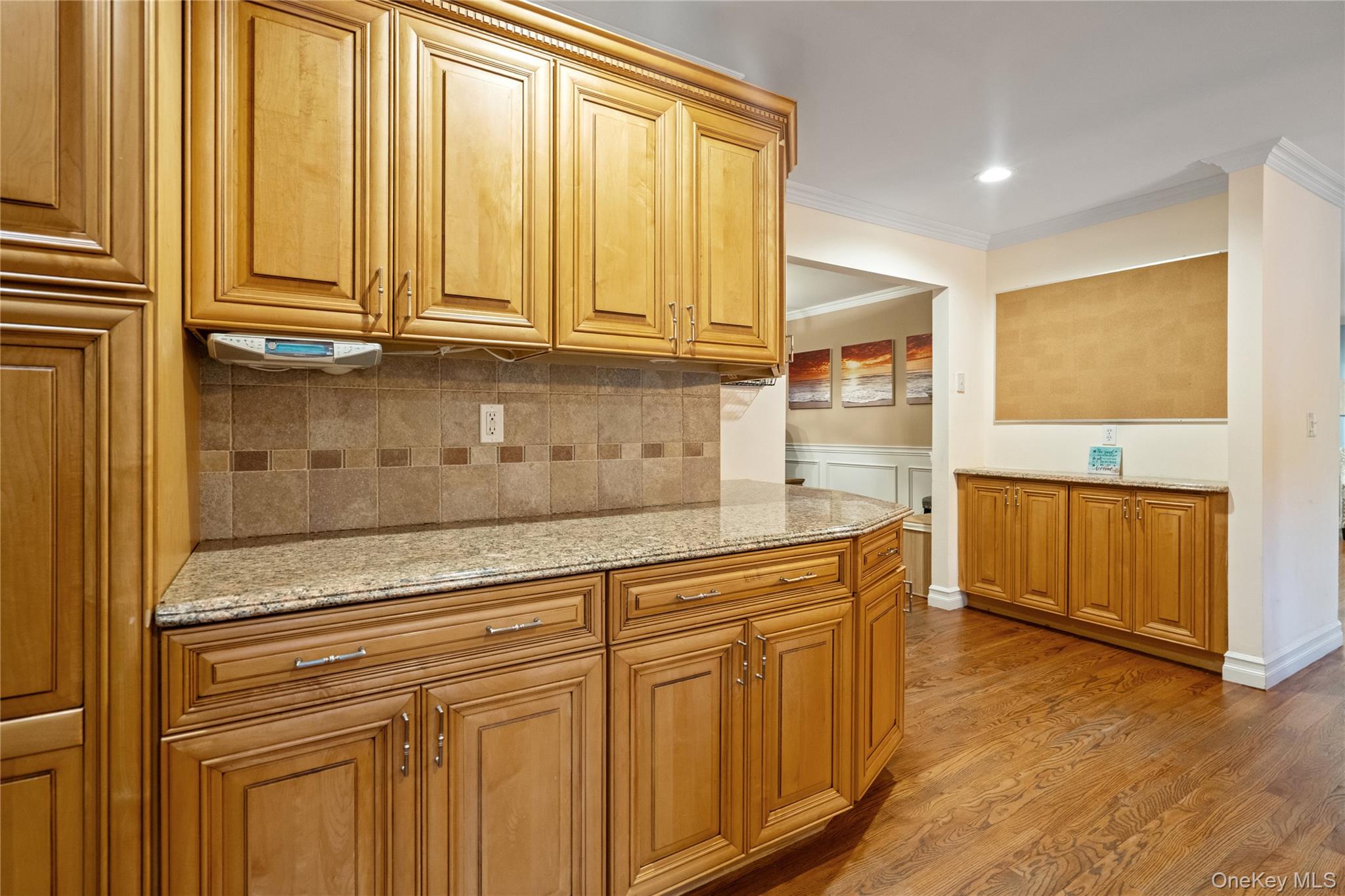 15 Victoria Court, Oakdale, NY 11769