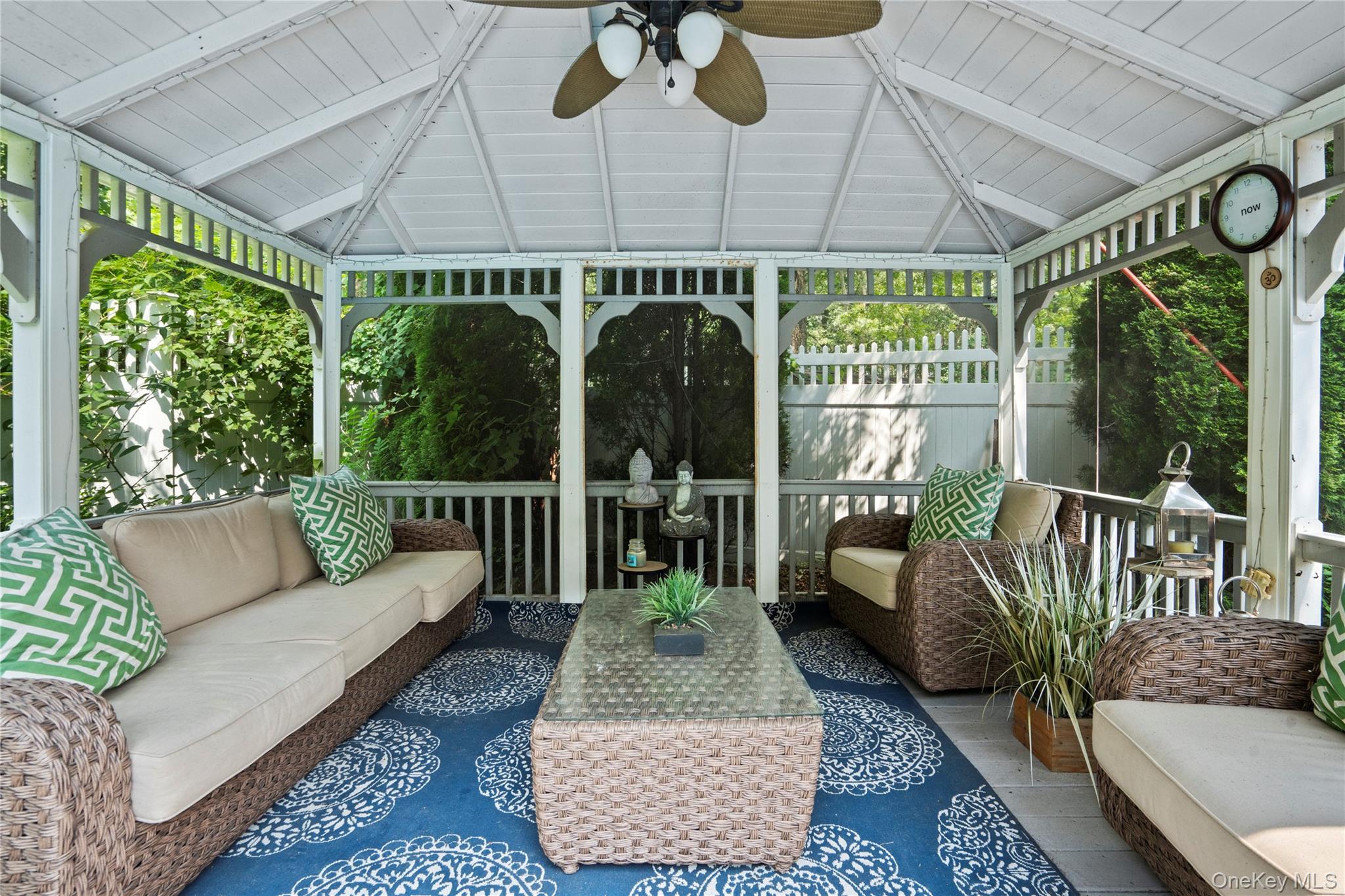 15 Victoria Court, Oakdale, NY 11769