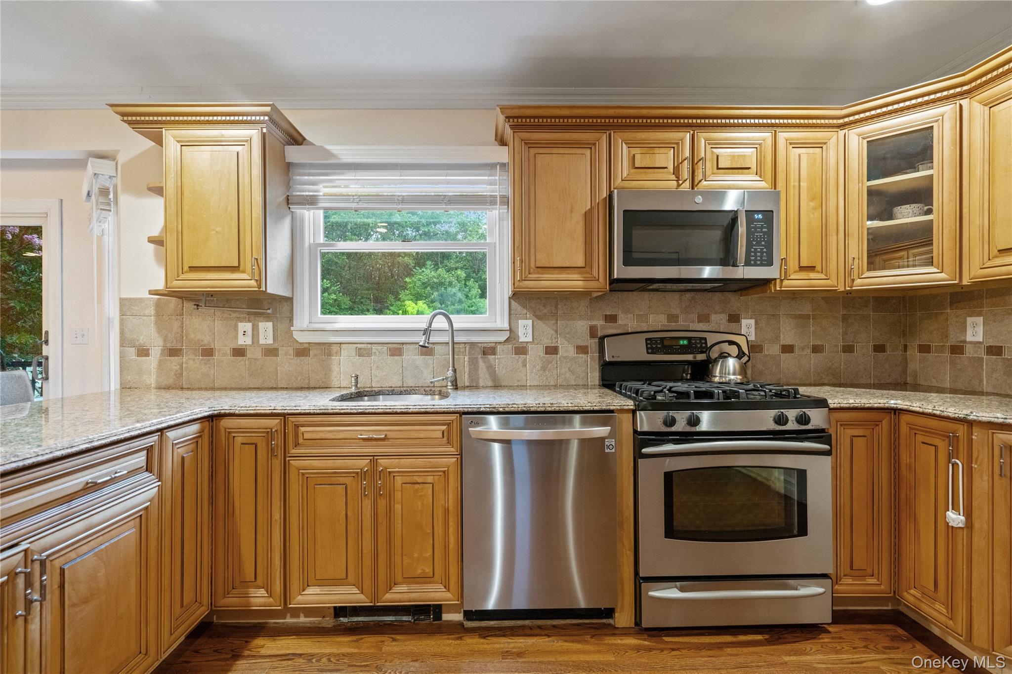 15 Victoria Court, Oakdale, NY 11769