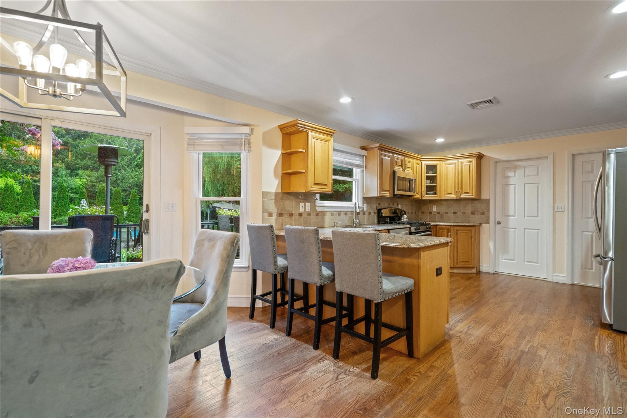 15 Victoria Court, Oakdale, NY 11769