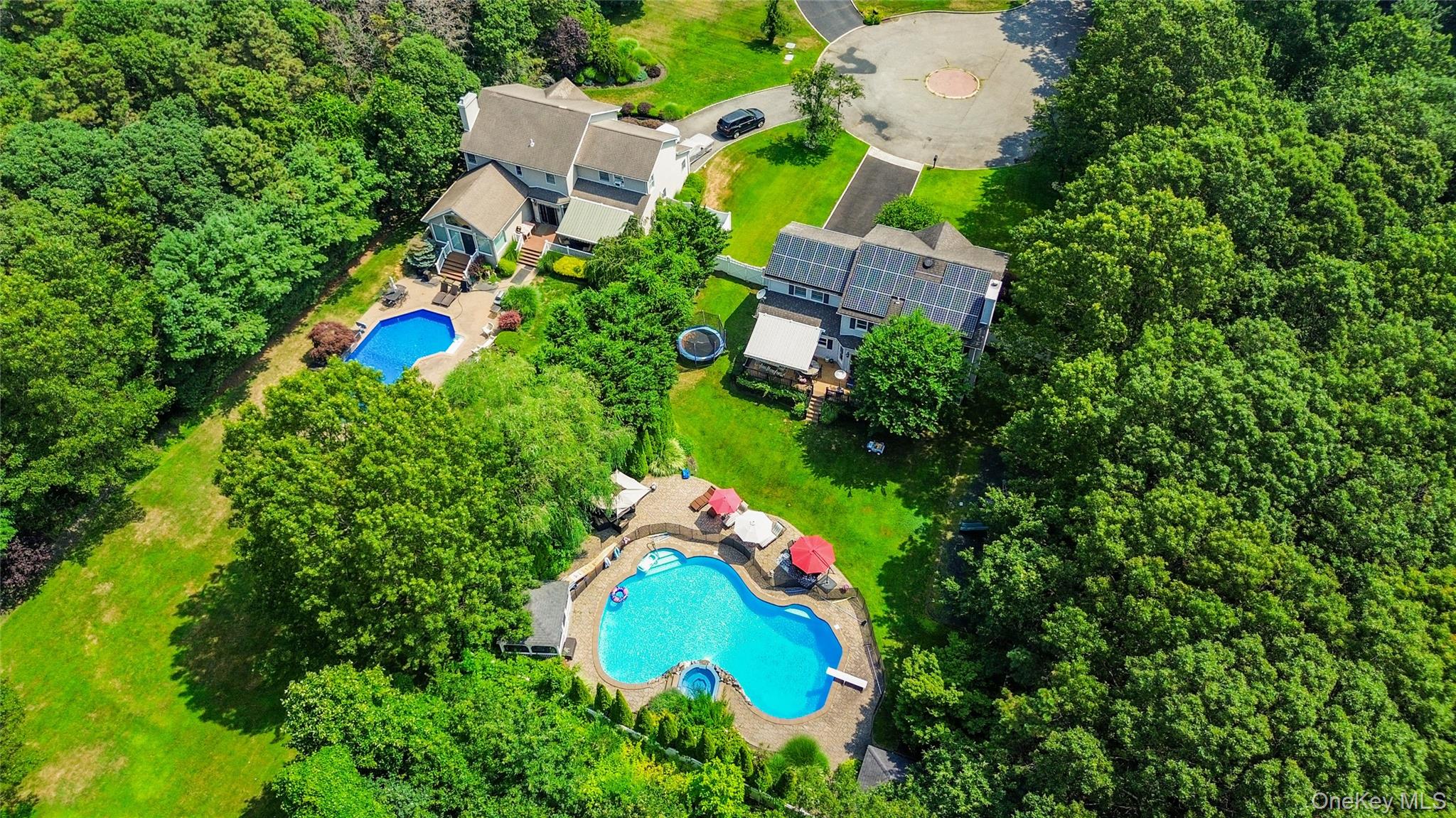 15 Victoria Court, Oakdale, NY 11769