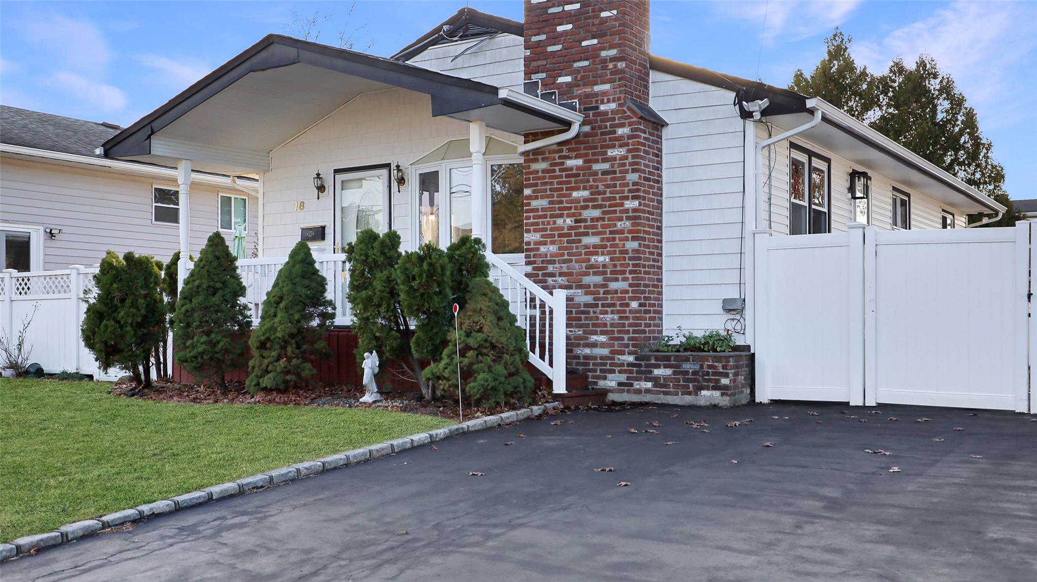 18 W 22nd Street, Deer Park, NY 11729