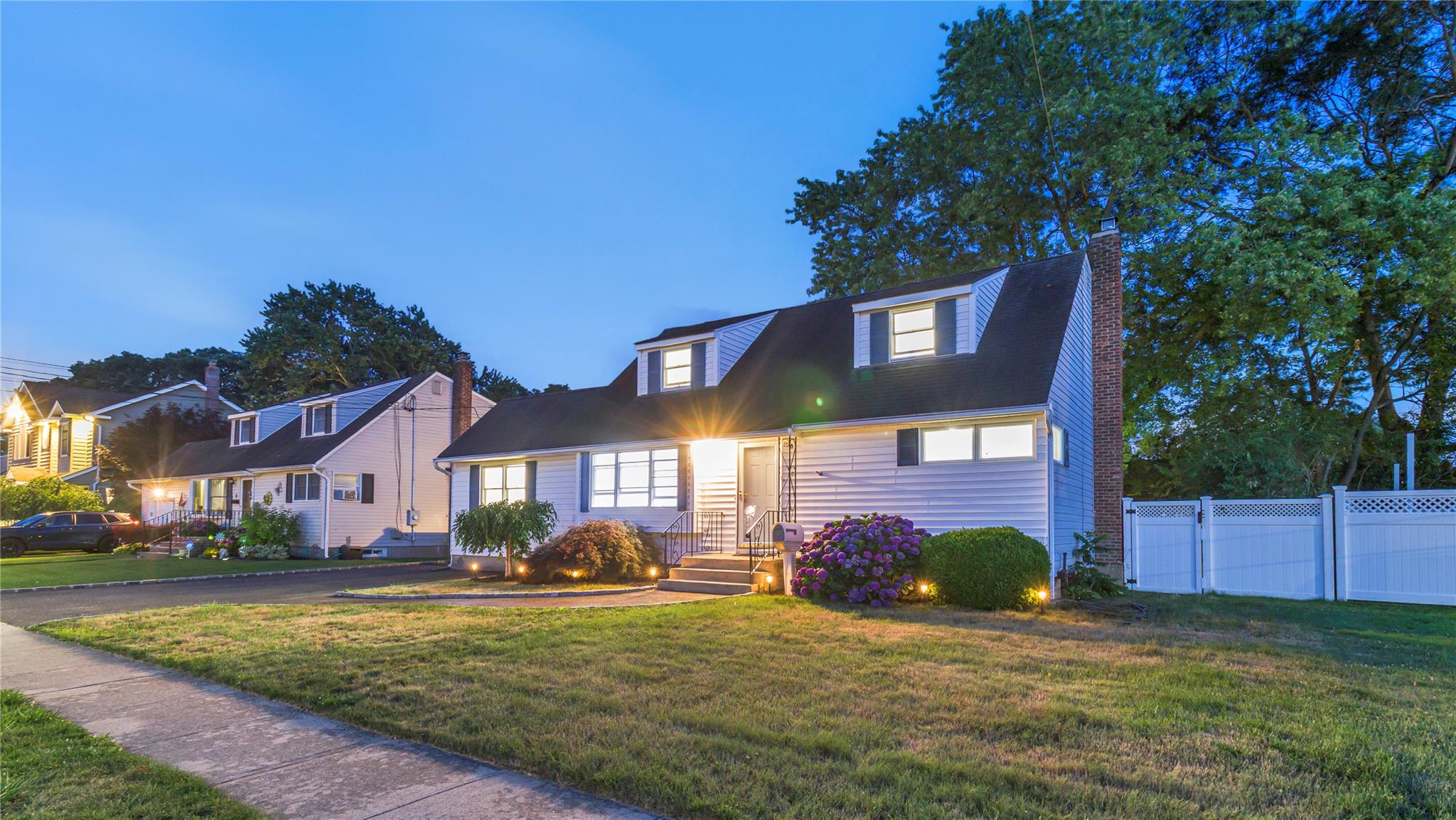 6 Pompano Lane, Massapequa Park, NY 11762