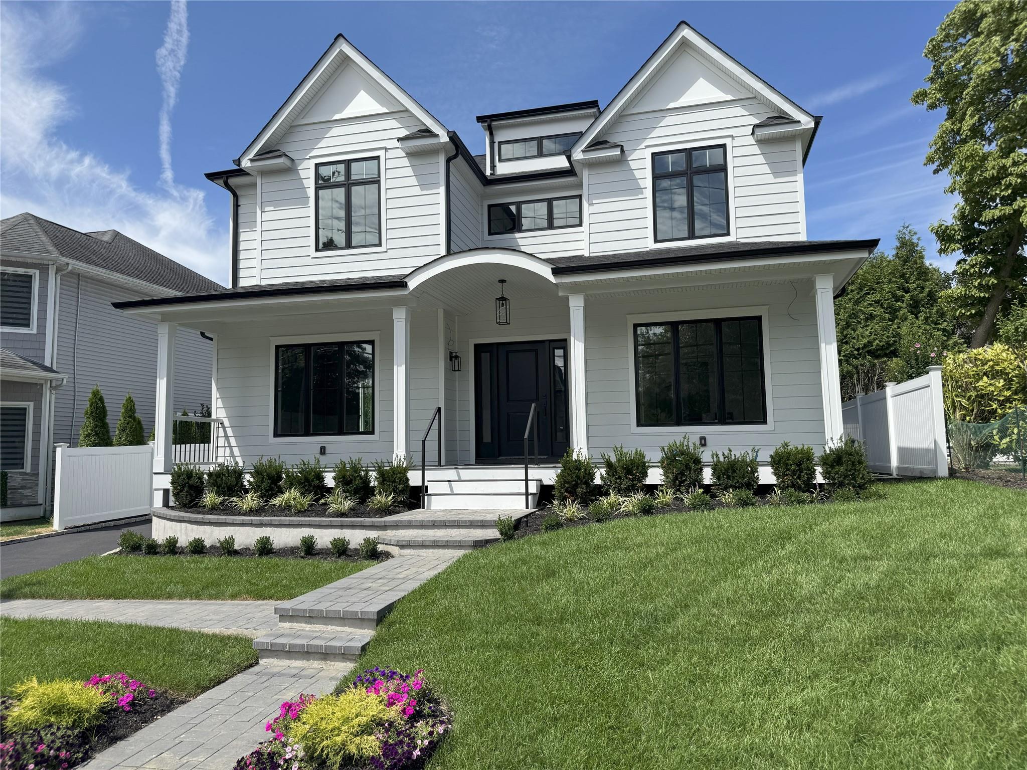 22 N Maryland Avenue, Port Washington, NY 11050