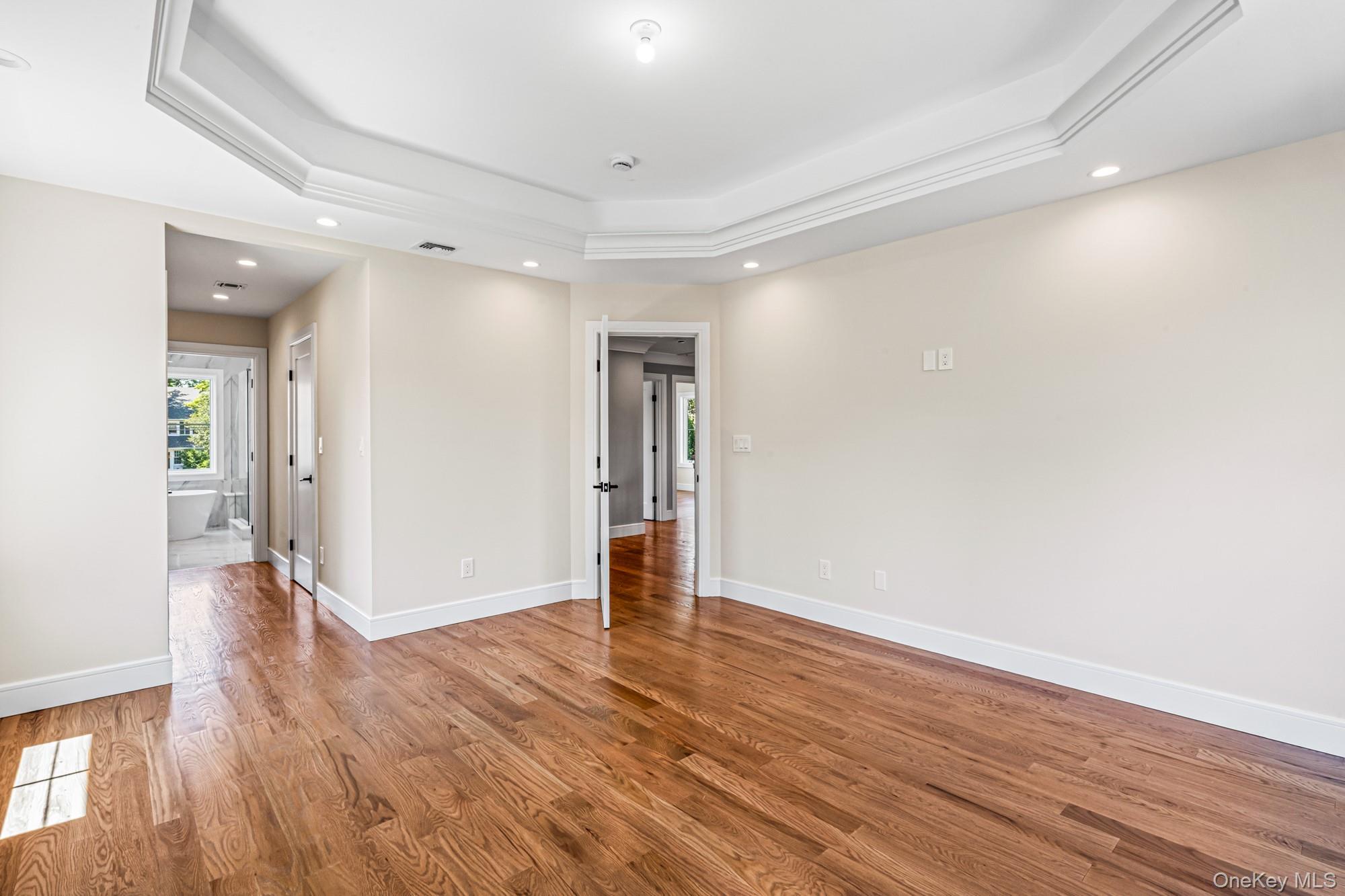 22 N Maryland Avenue, Port Washington, NY 11050