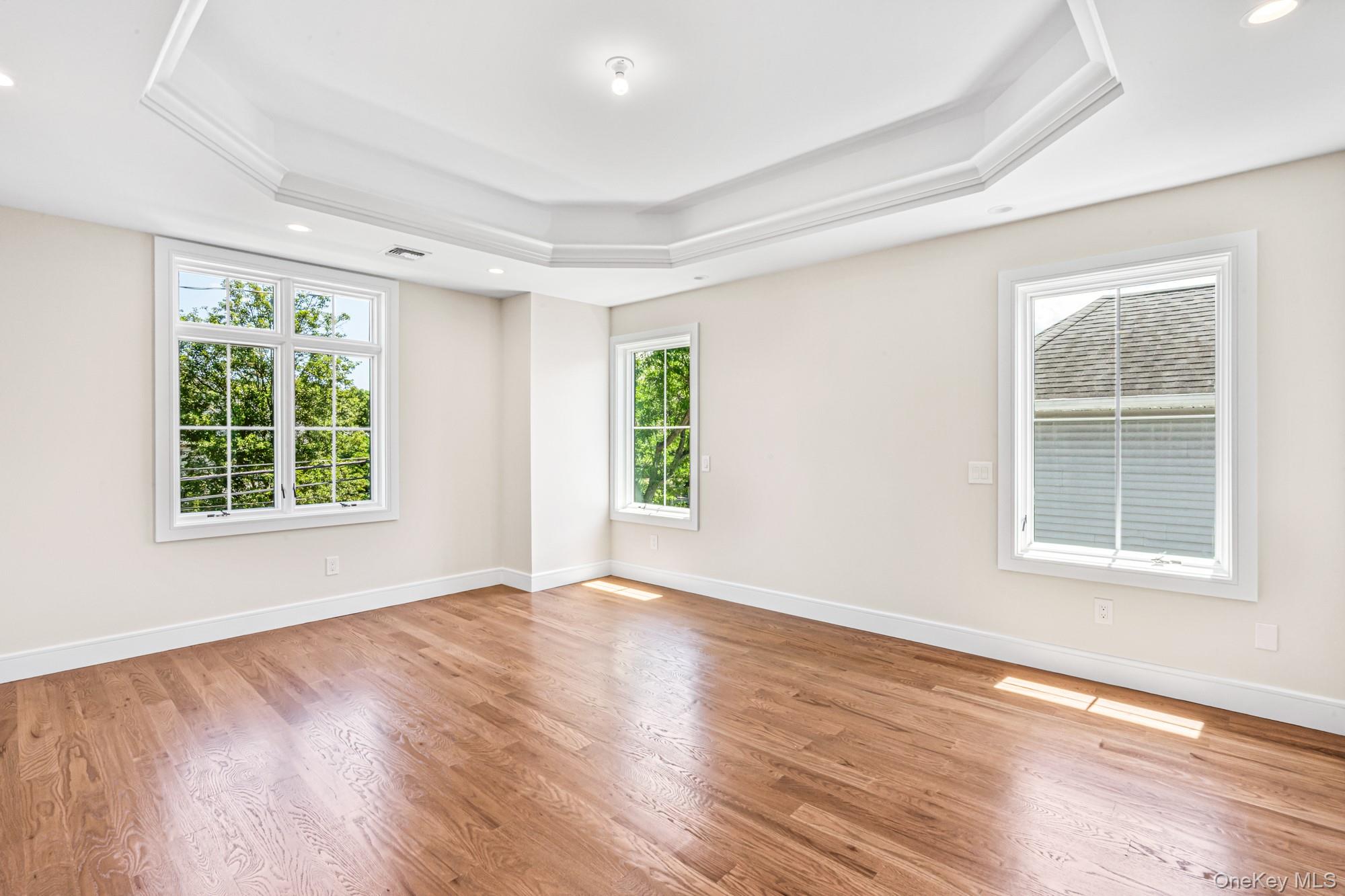 22 N Maryland Avenue, Port Washington, NY 11050