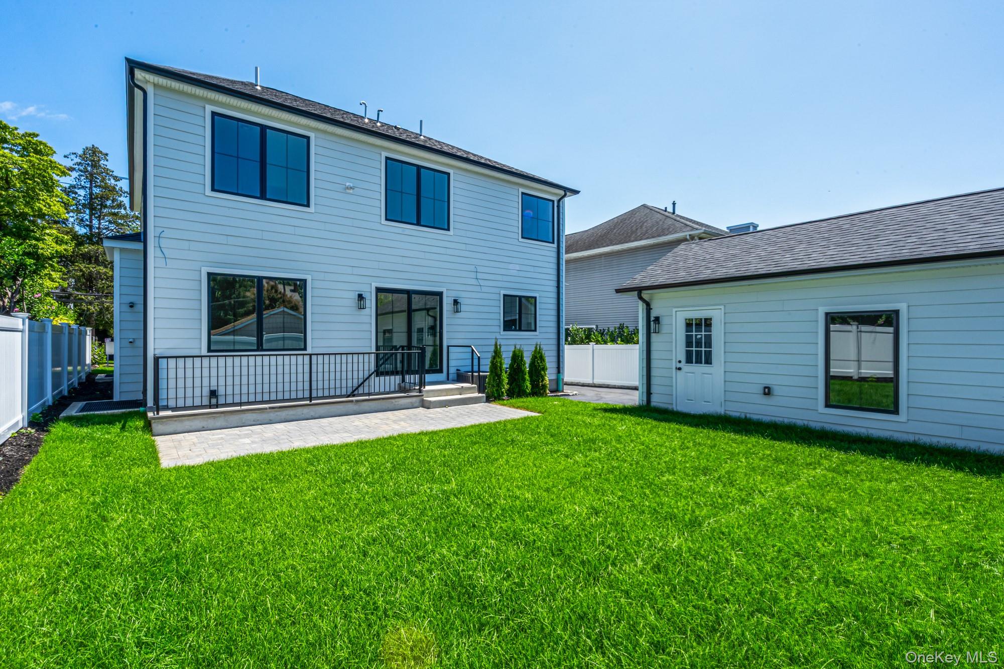 22 N Maryland Avenue, Port Washington, NY 11050