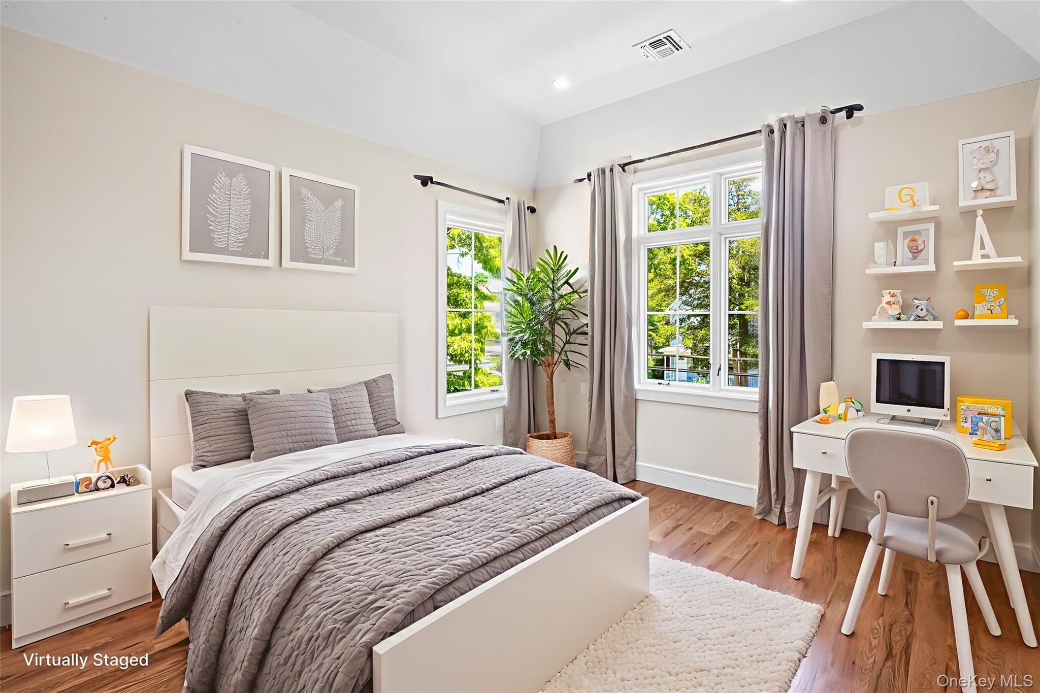 22 N Maryland Avenue, Port Washington, NY 11050