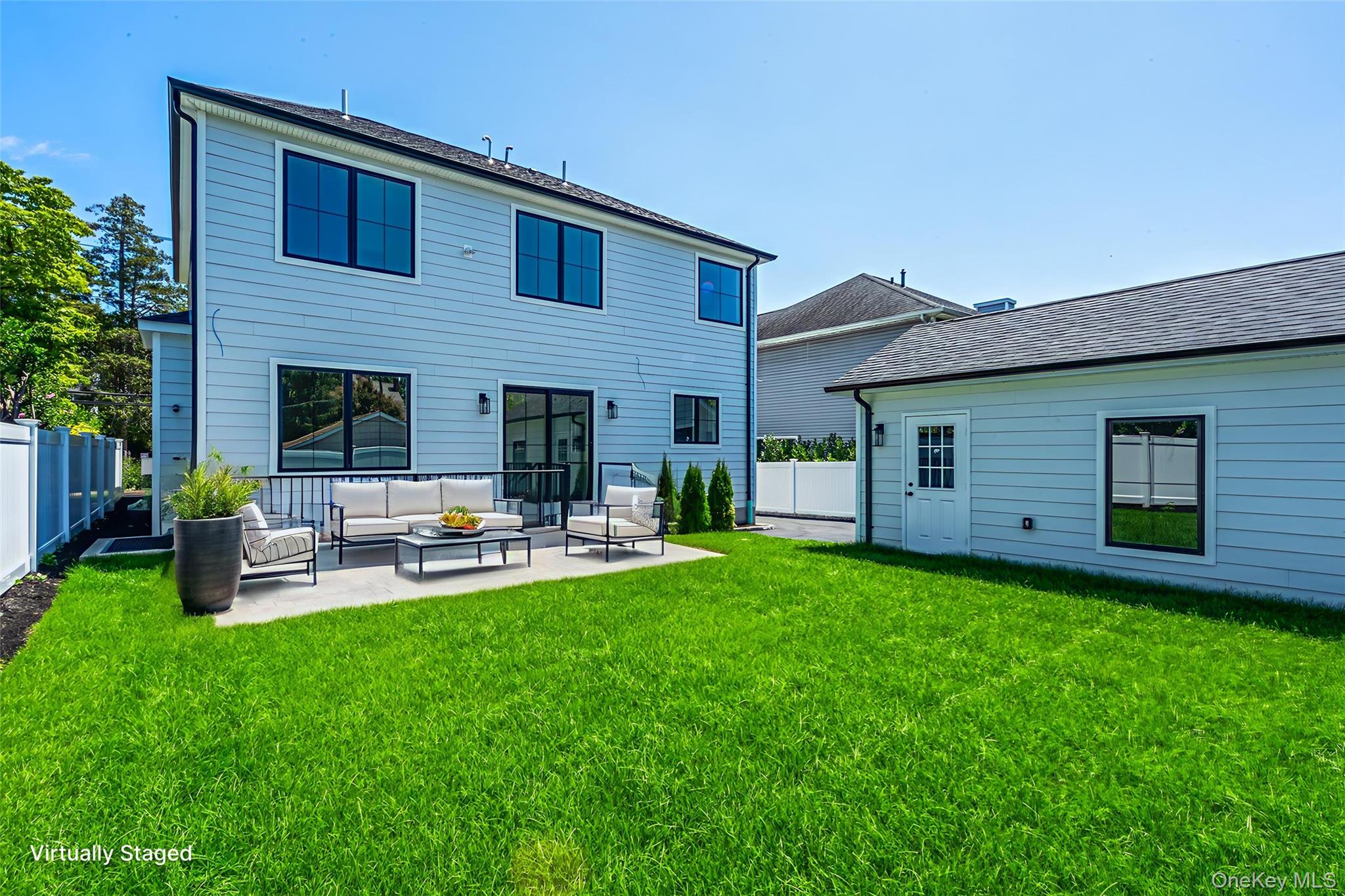 22 N Maryland Avenue, Port Washington, NY 11050