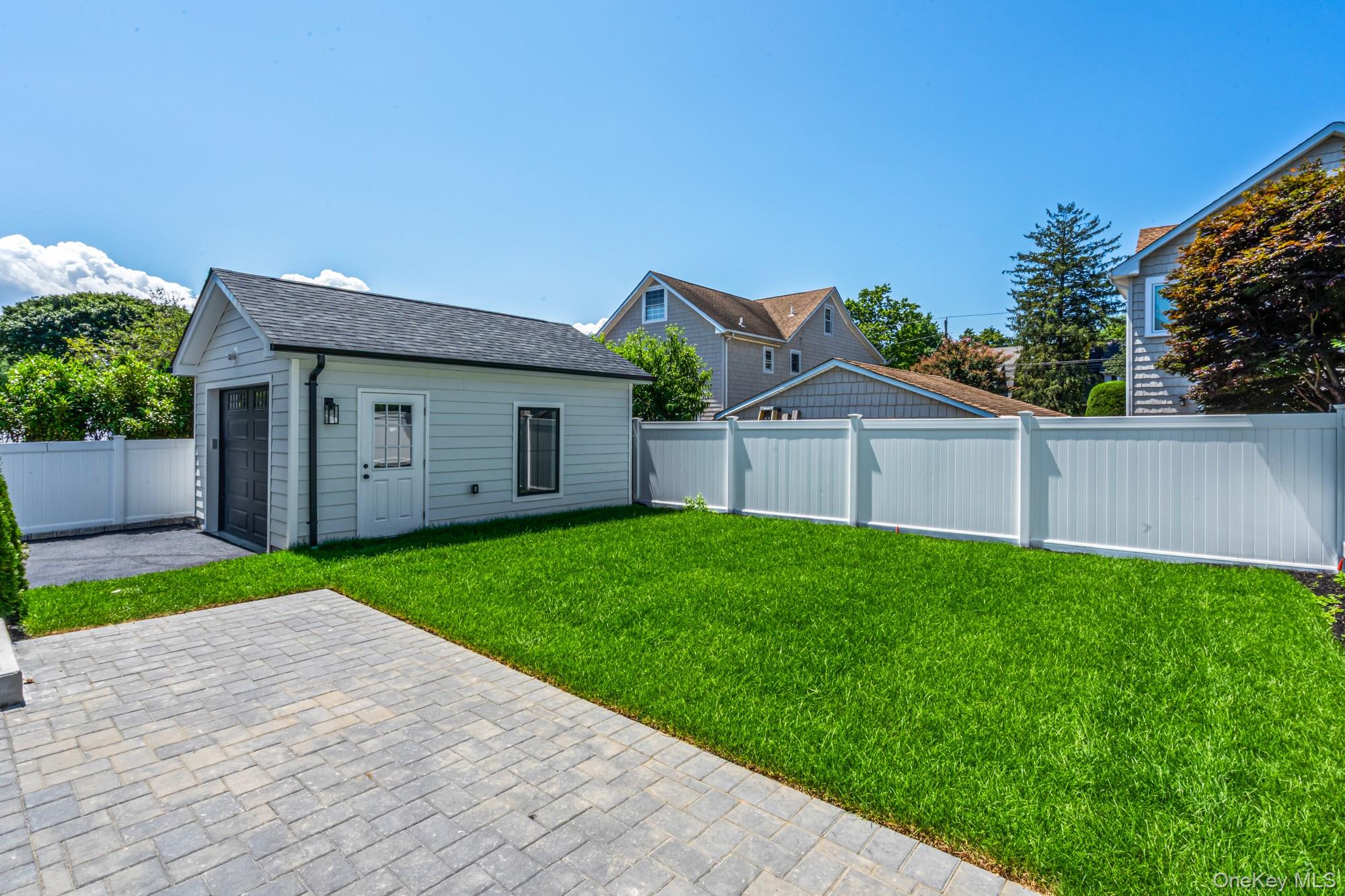 22 N Maryland Avenue, Port Washington, NY 11050