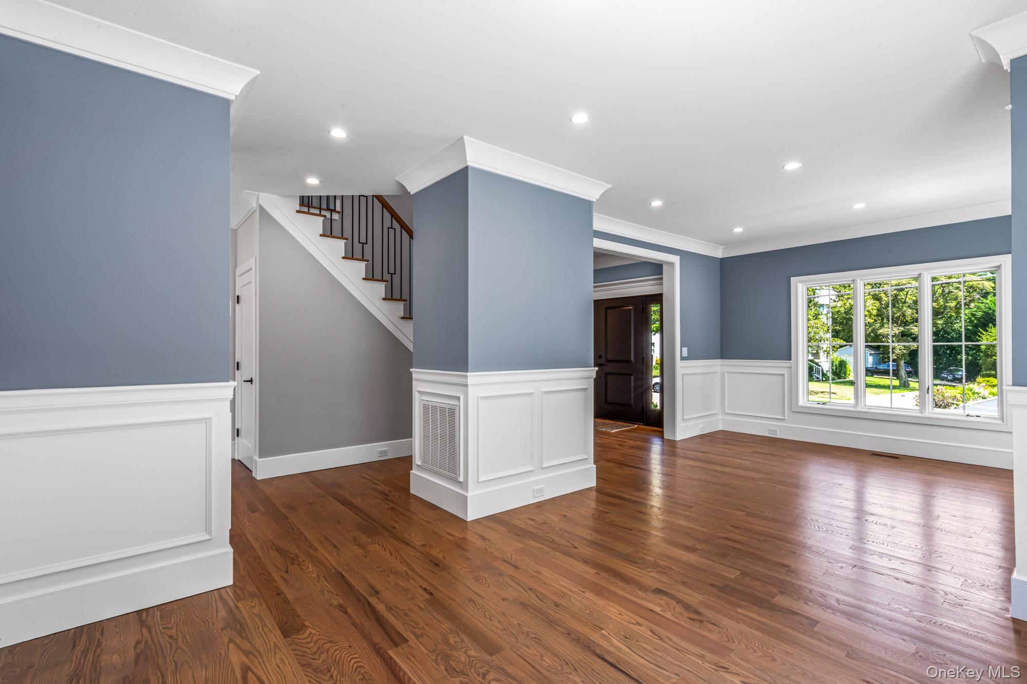 22 N Maryland Avenue, Port Washington, NY 11050