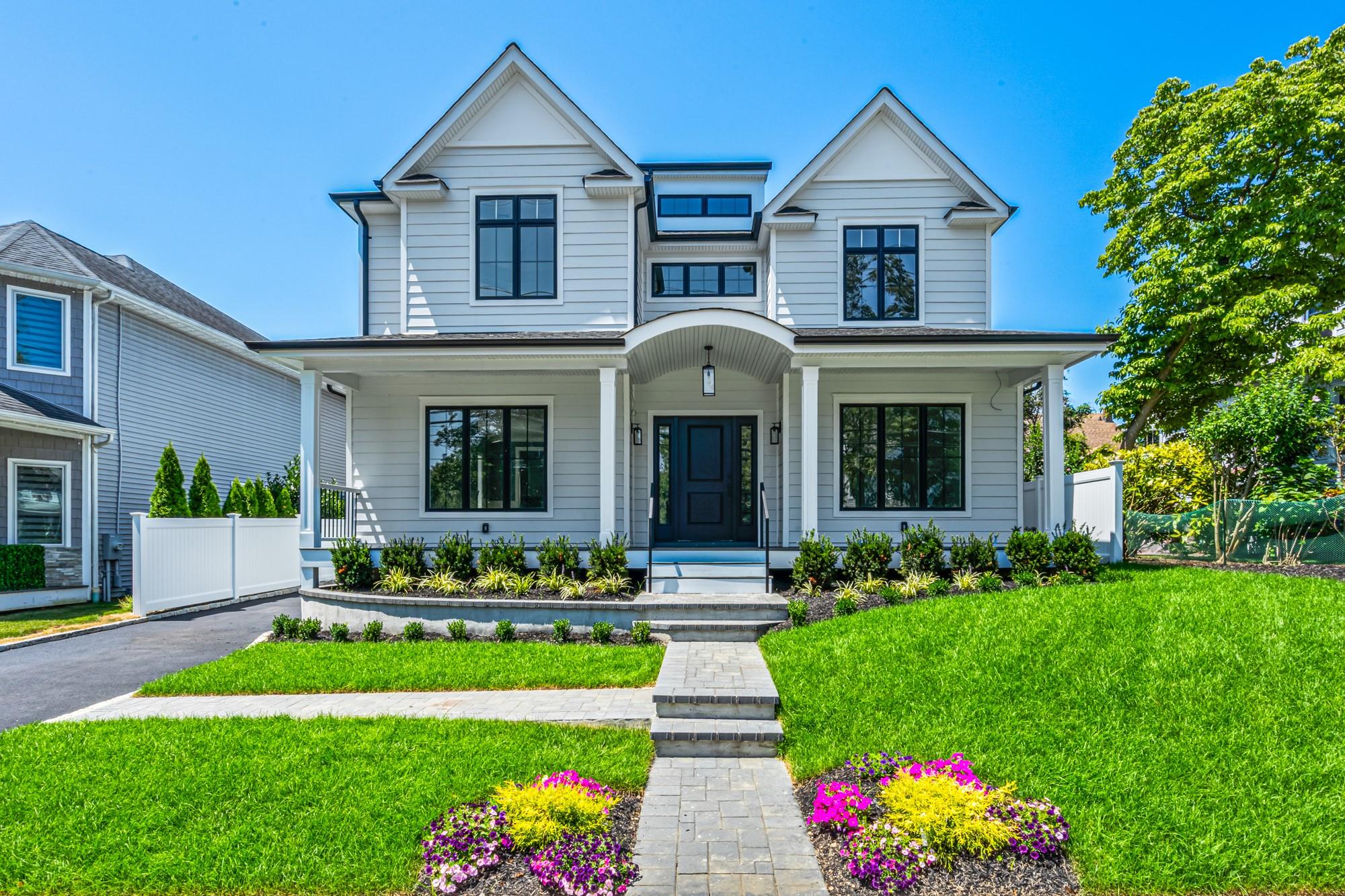 22 N Maryland Avenue, Port Washington, NY 11050
