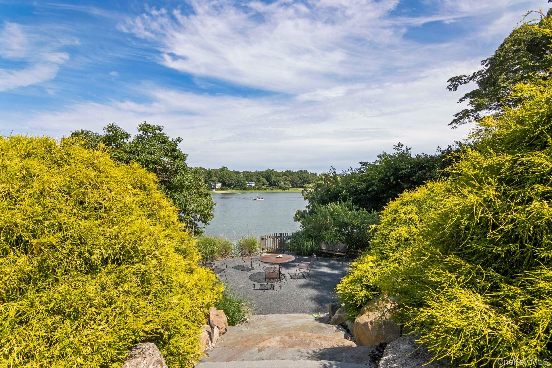 88 Dyke Road, Setauket, NY 11733