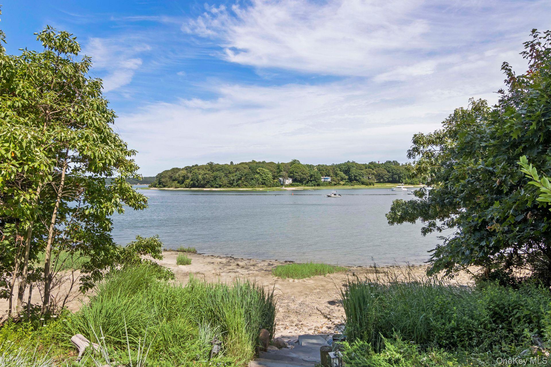 88 Dyke Road, Setauket, NY 11733