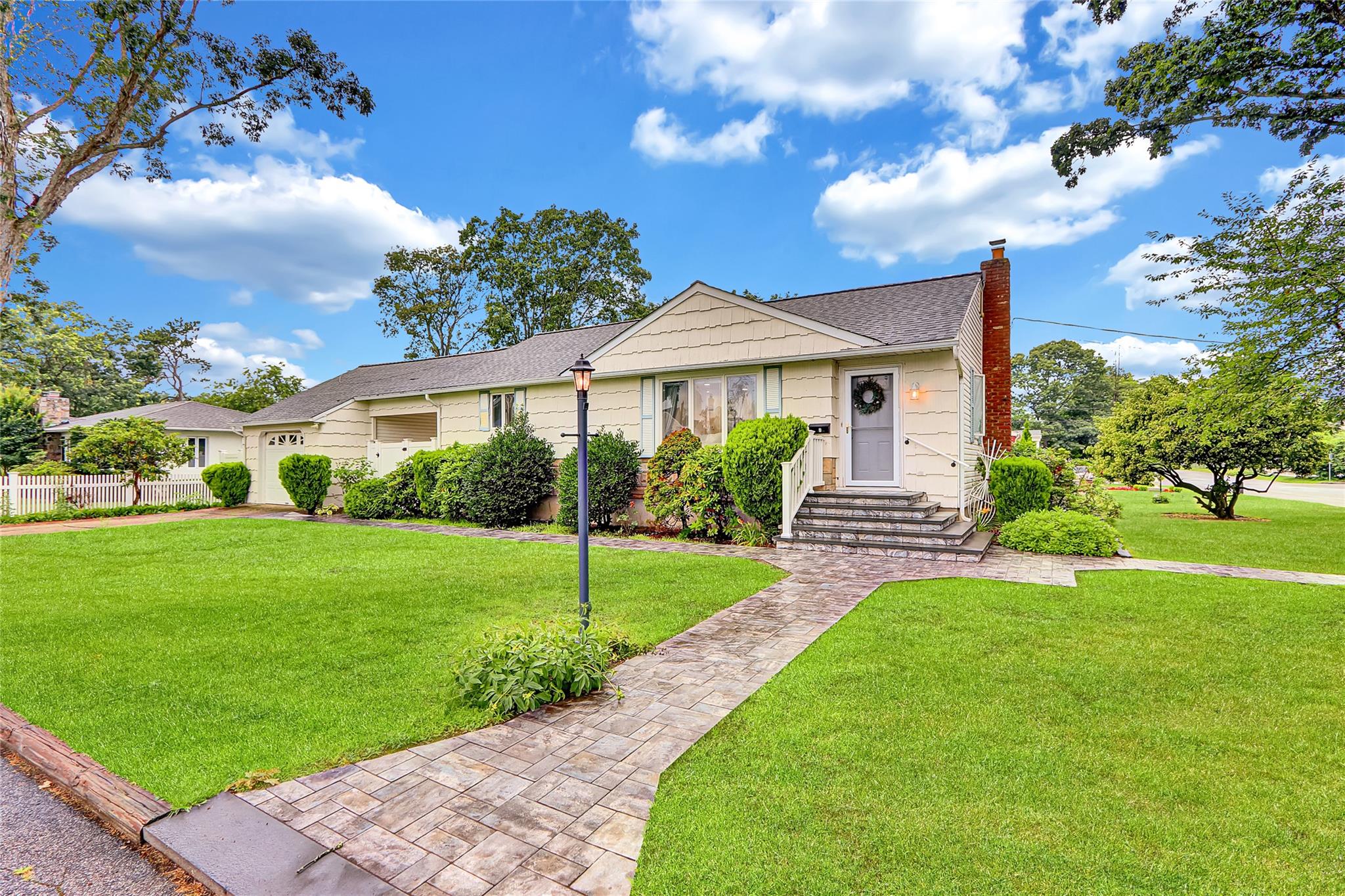 1 Warwick Street, Dix Hills, NY 11729