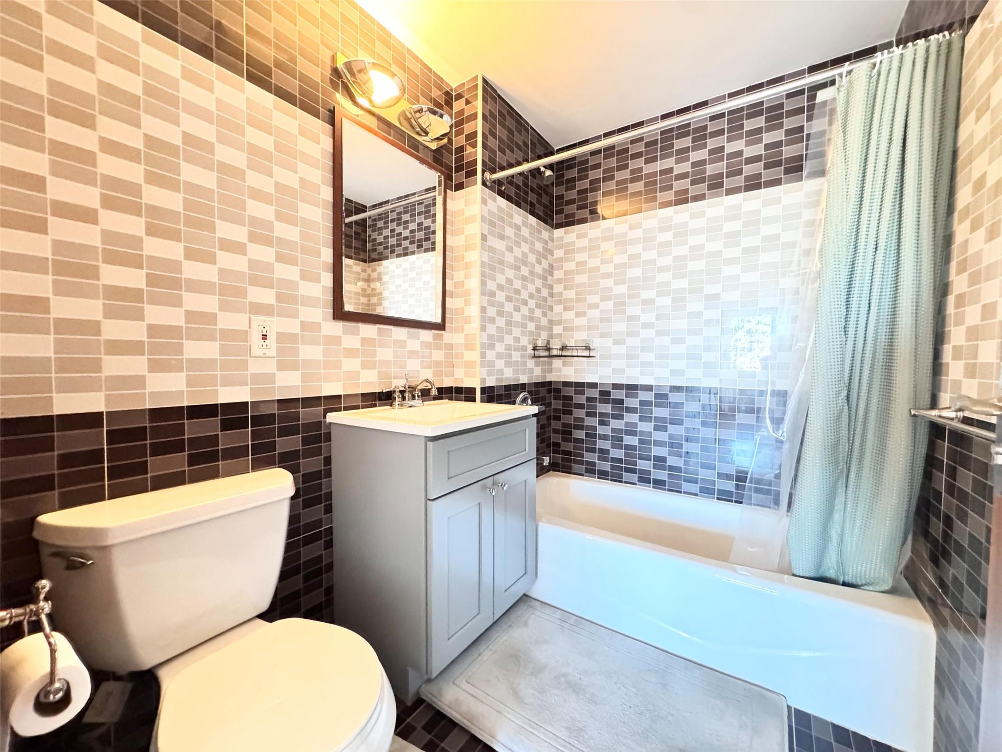 37-17 111th # 5B, Corona, NY 11368