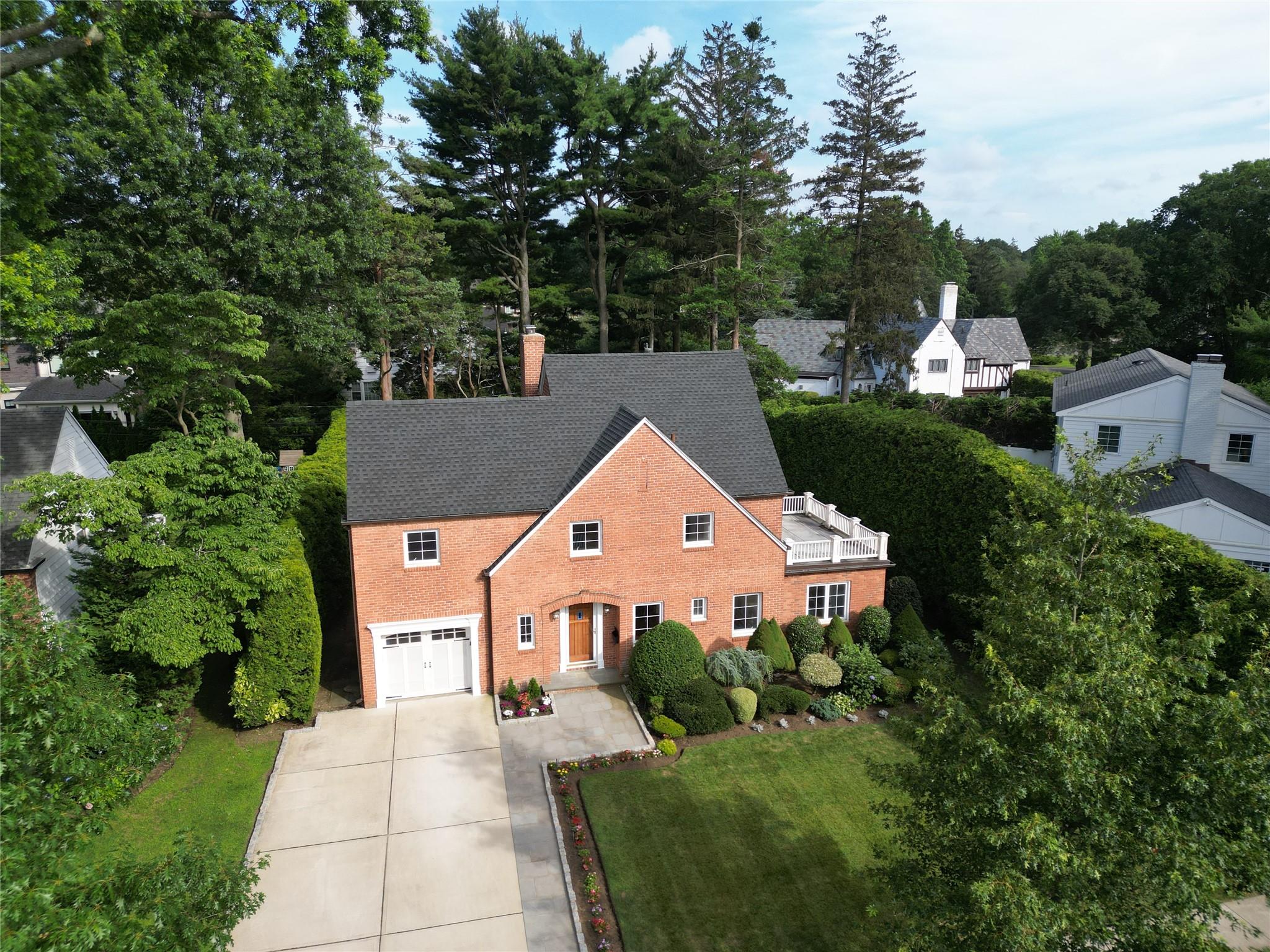 4 Huntington Road, Garden City, NY 11530