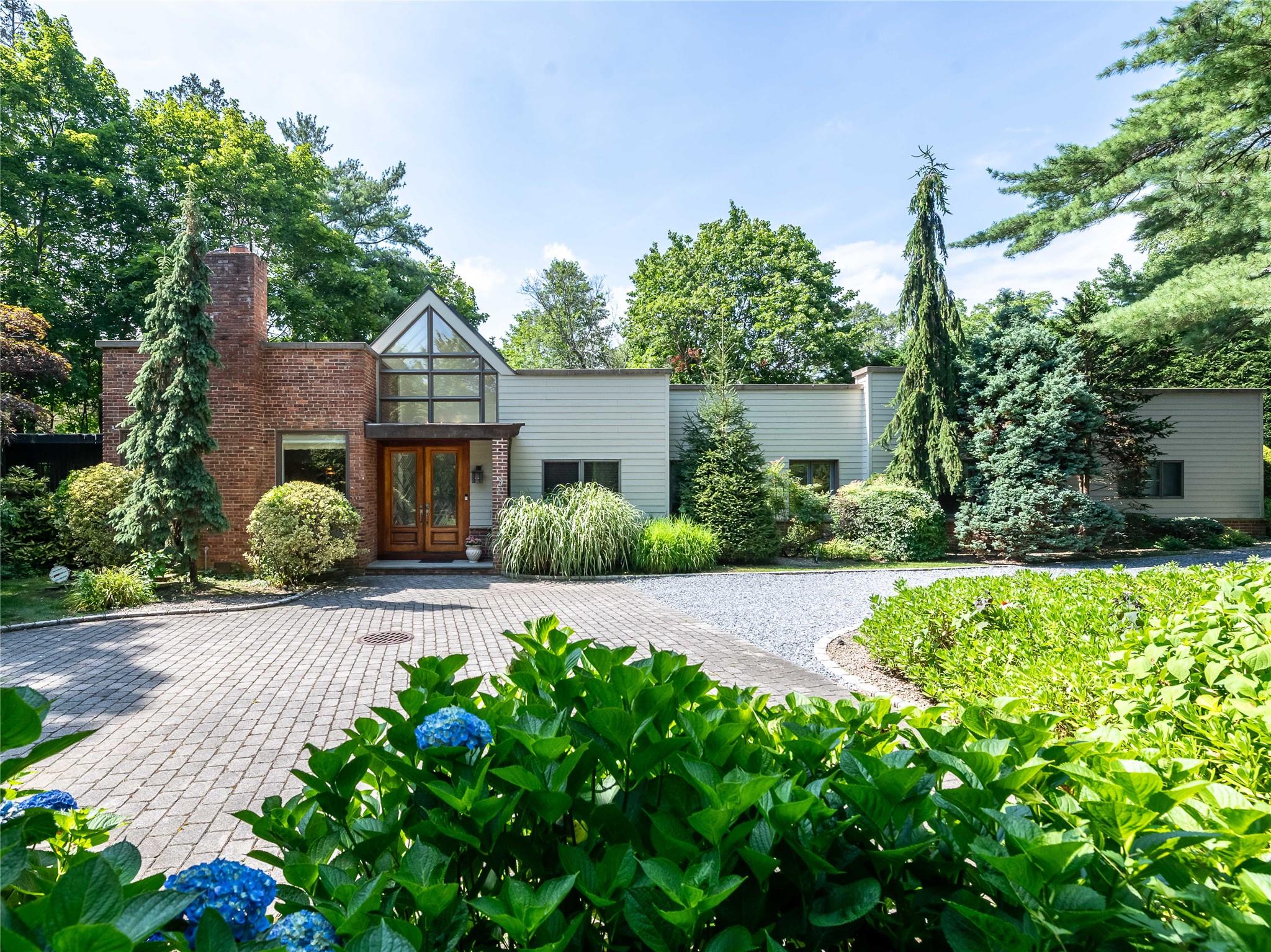 3 West Drive, Manhasset, NY 11030