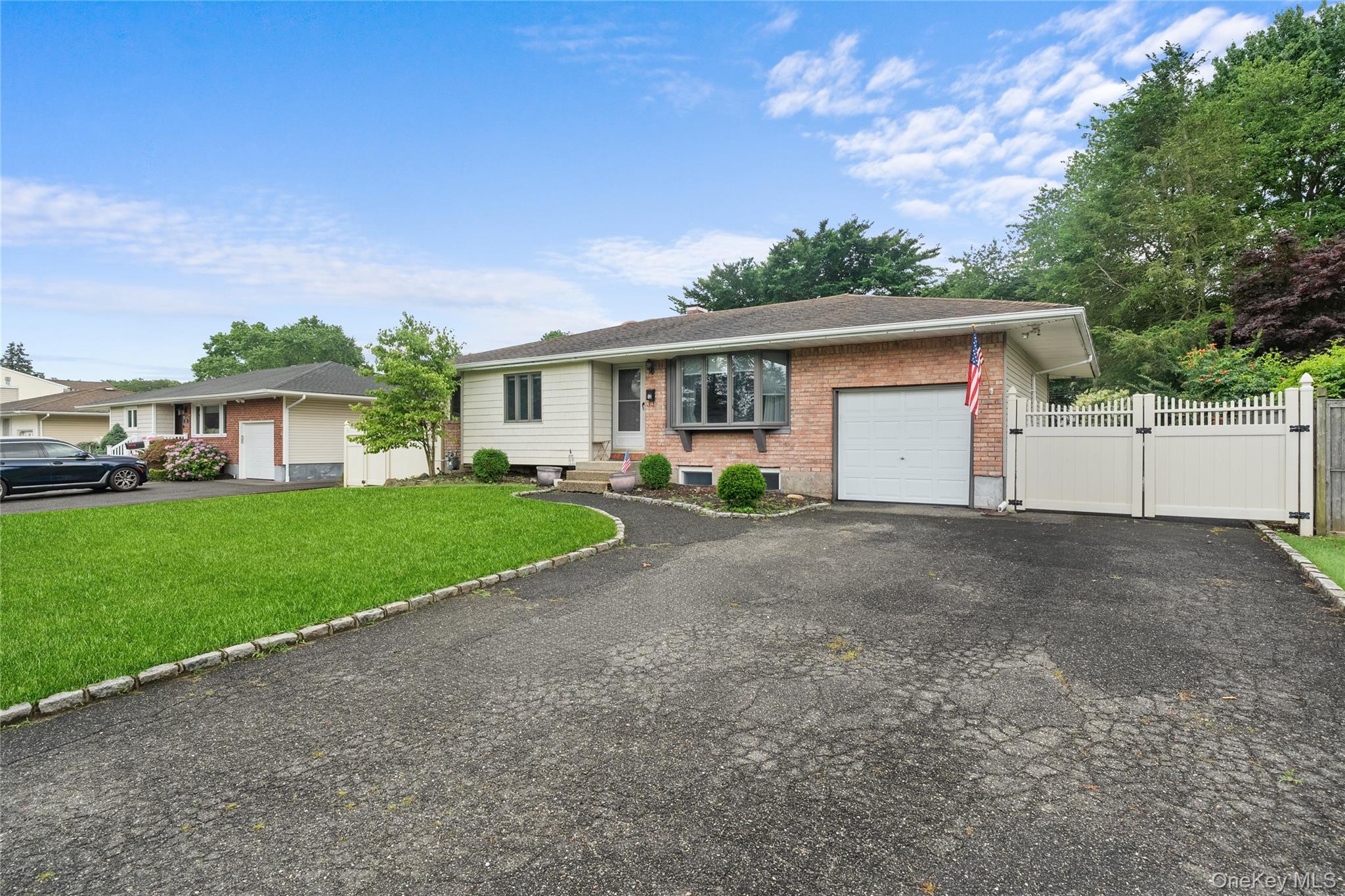 12 Donna Lane, Commack, NY 11725