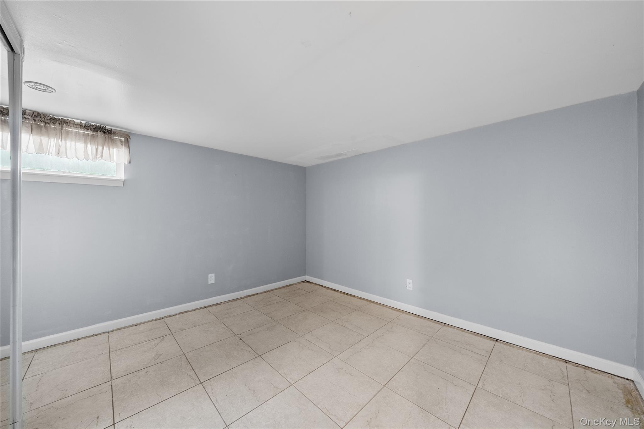 12 Donna Lane, Commack, NY 11725