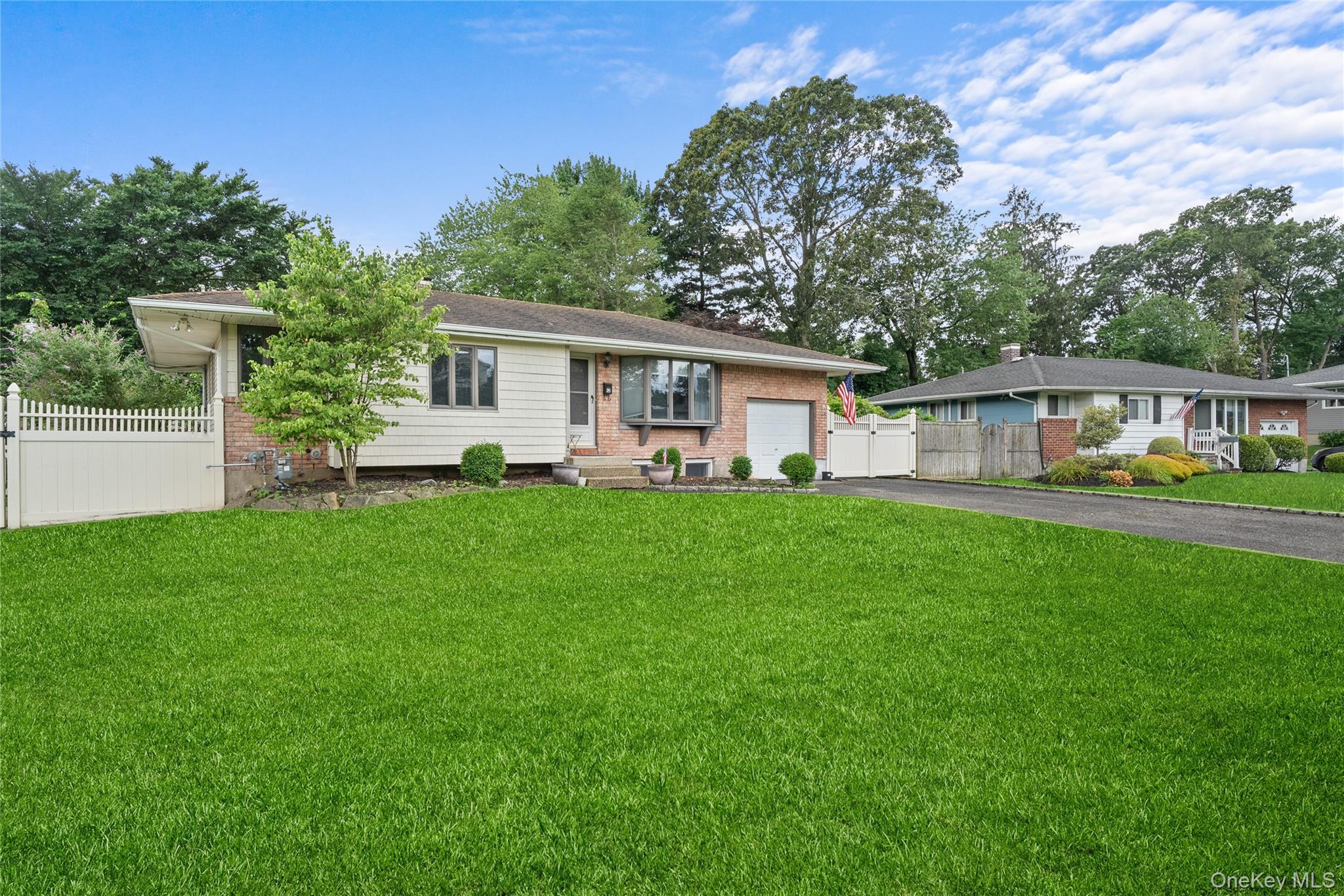 12 Donna Lane, Commack, NY 11725