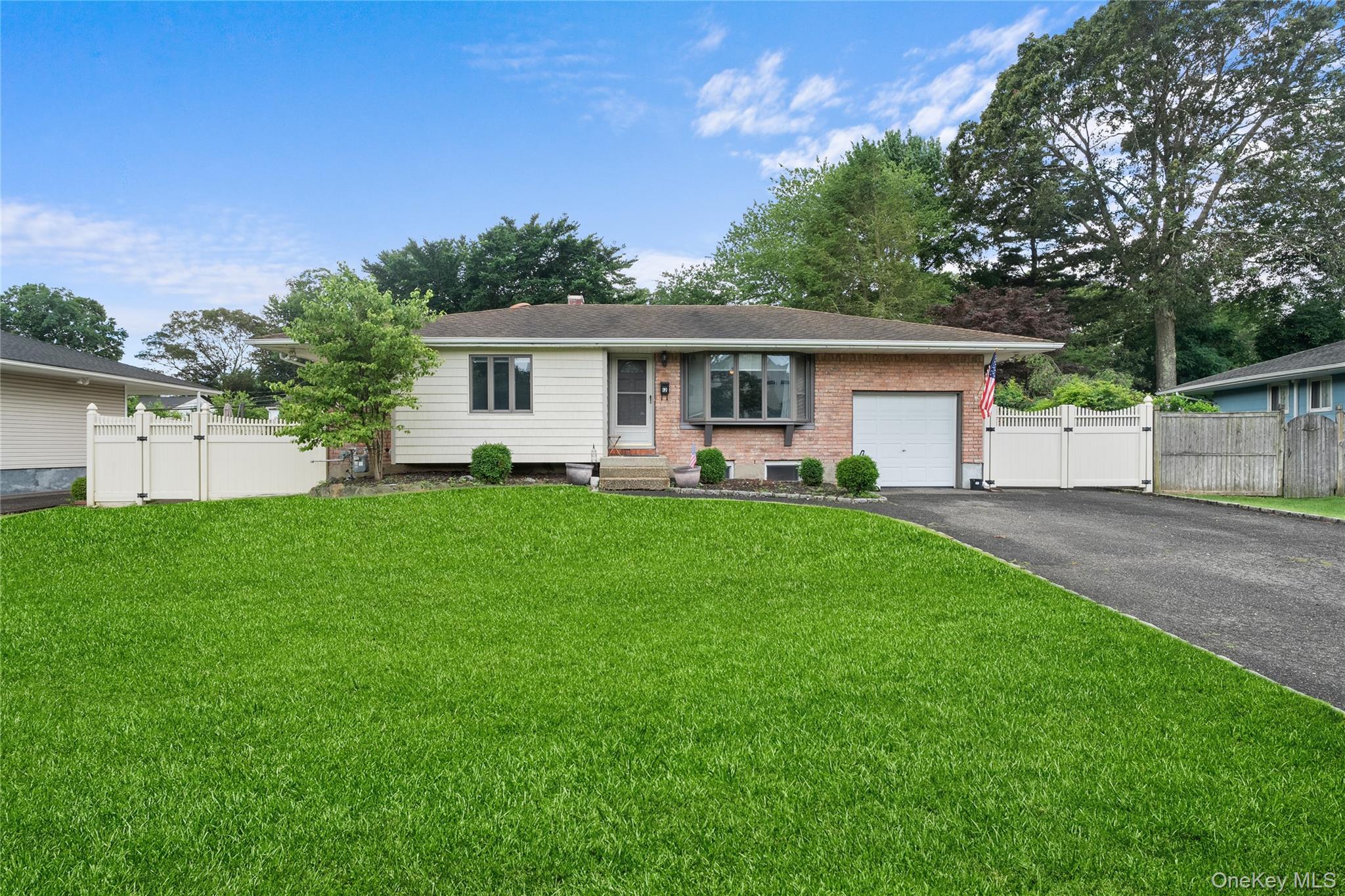 12 Donna Lane, Commack, NY 11725
