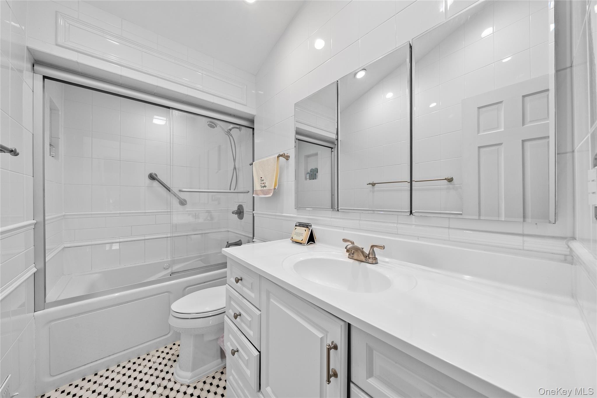 12 Donna Lane, Commack, NY 11725