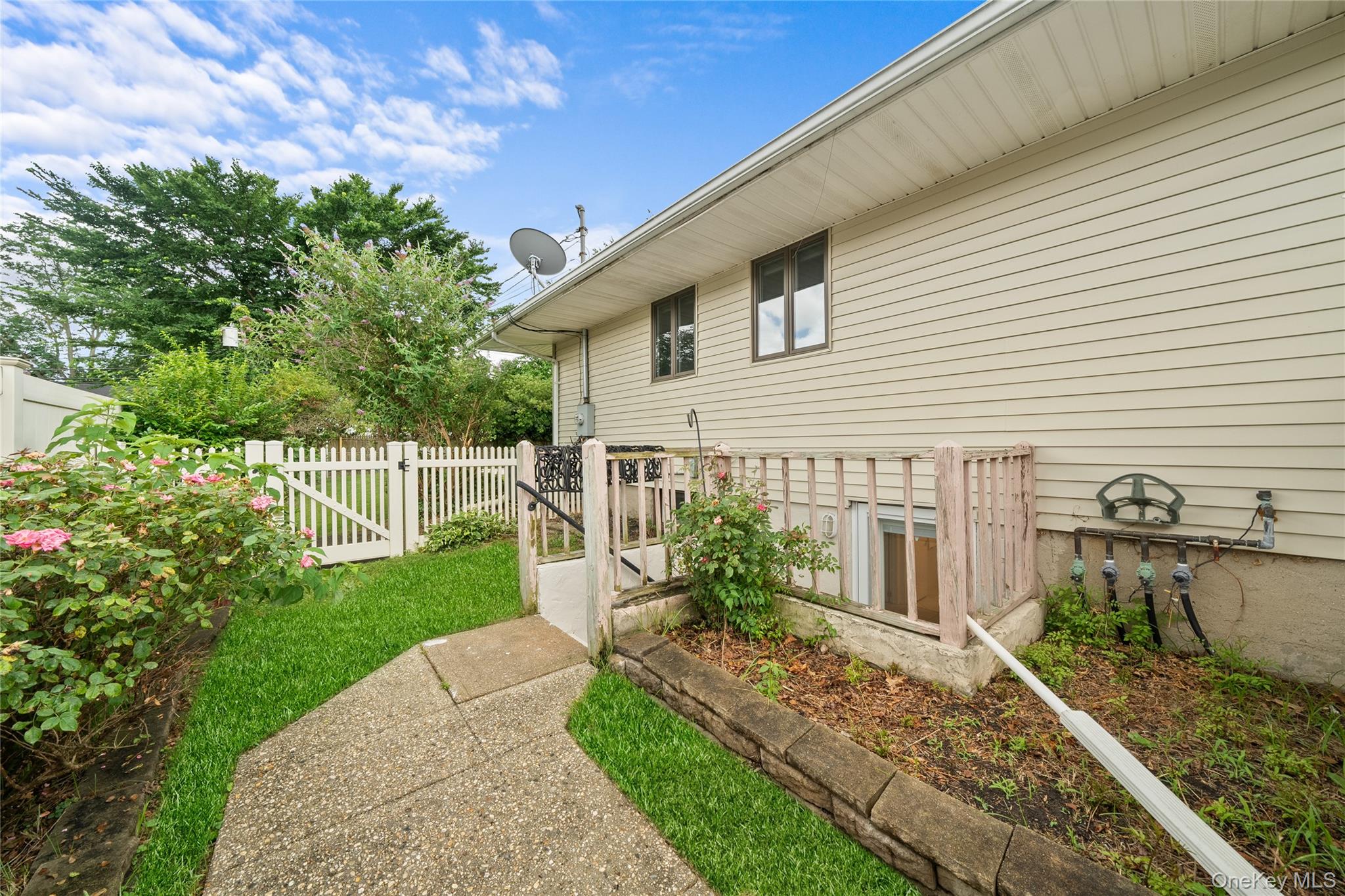 12 Donna Lane, Commack, NY 11725