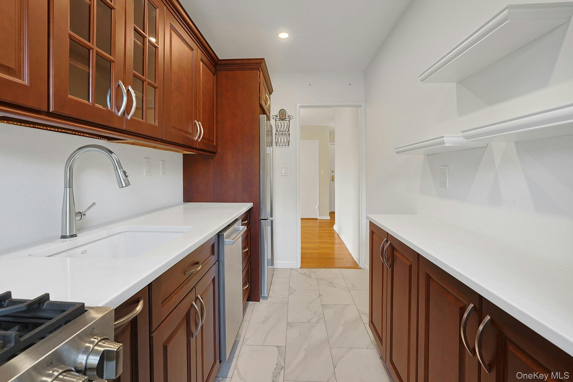 19 Old Mamaroneck Road # 6M, White Plains, NY 10605