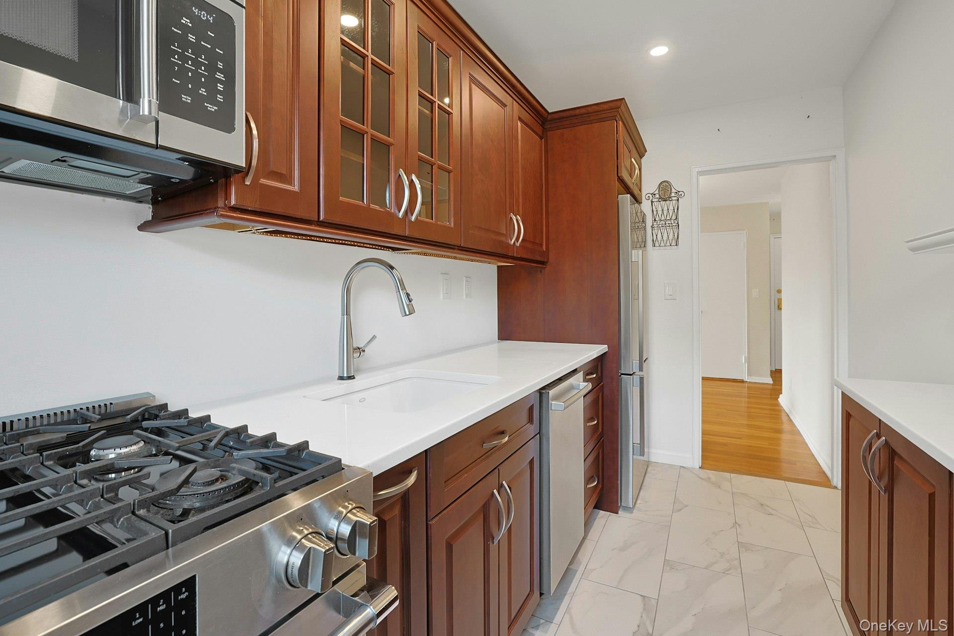 19 Old Mamaroneck Road # 6M, White Plains, NY 10605